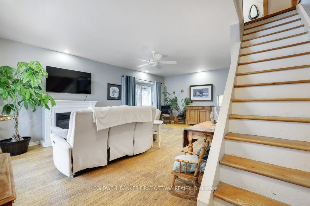 3968 Diamondview Road Property Photo 6