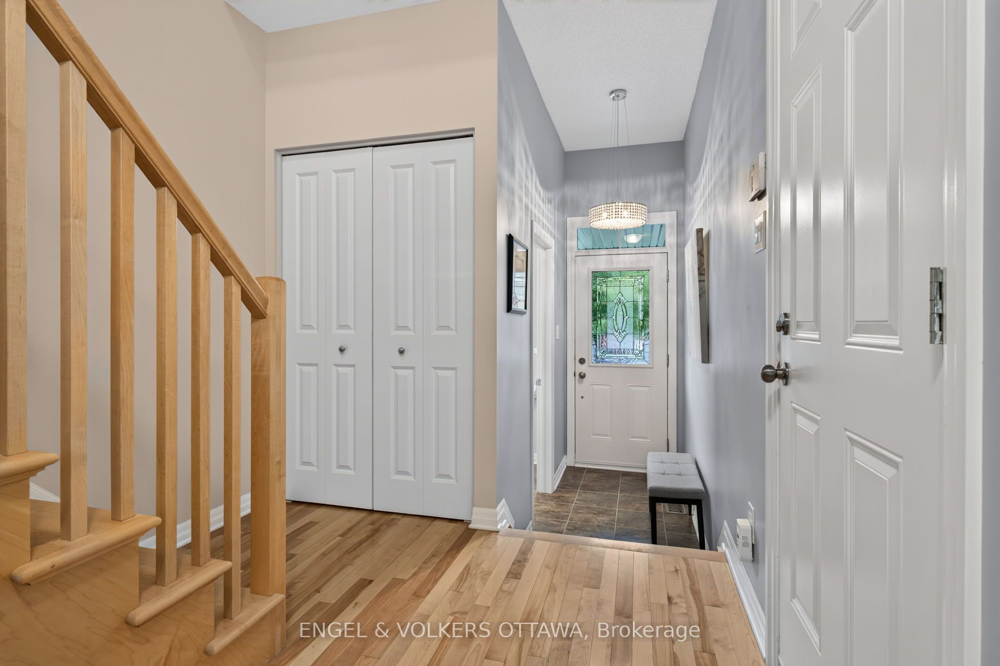 512 Knotridge Street Property Photo 4