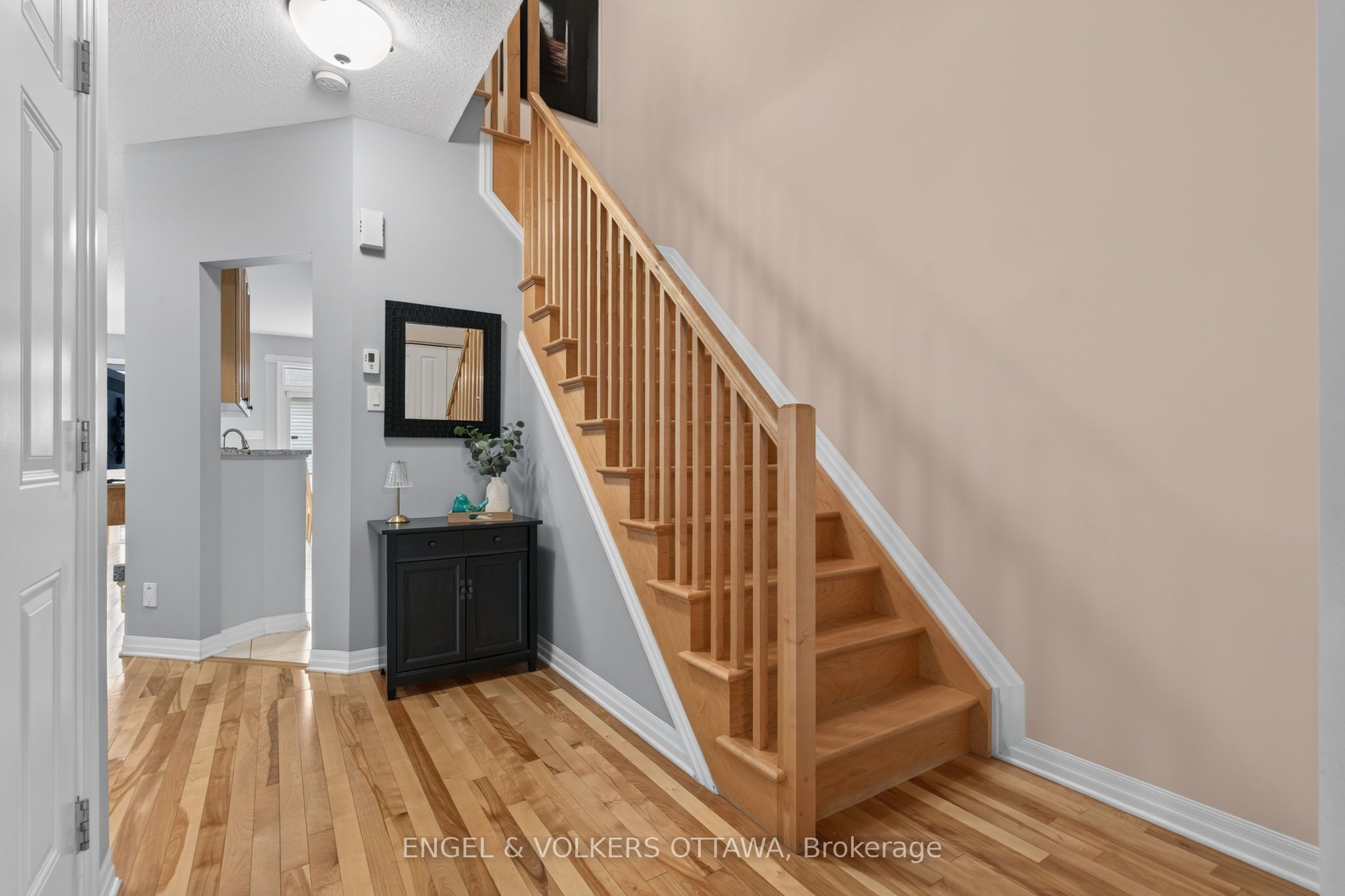 512 Knotridge Street Property Photo 6