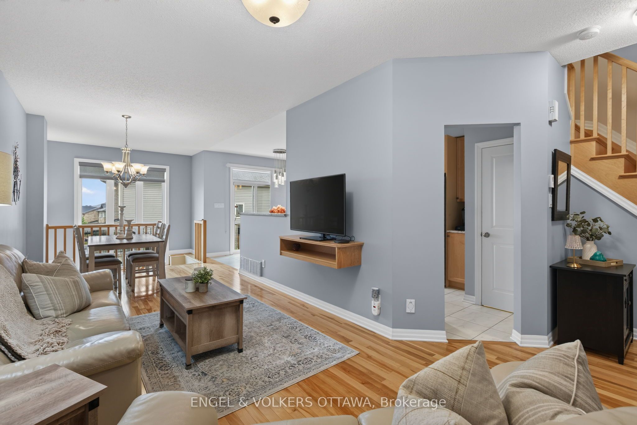 512 Knotridge Street Property Photo 8