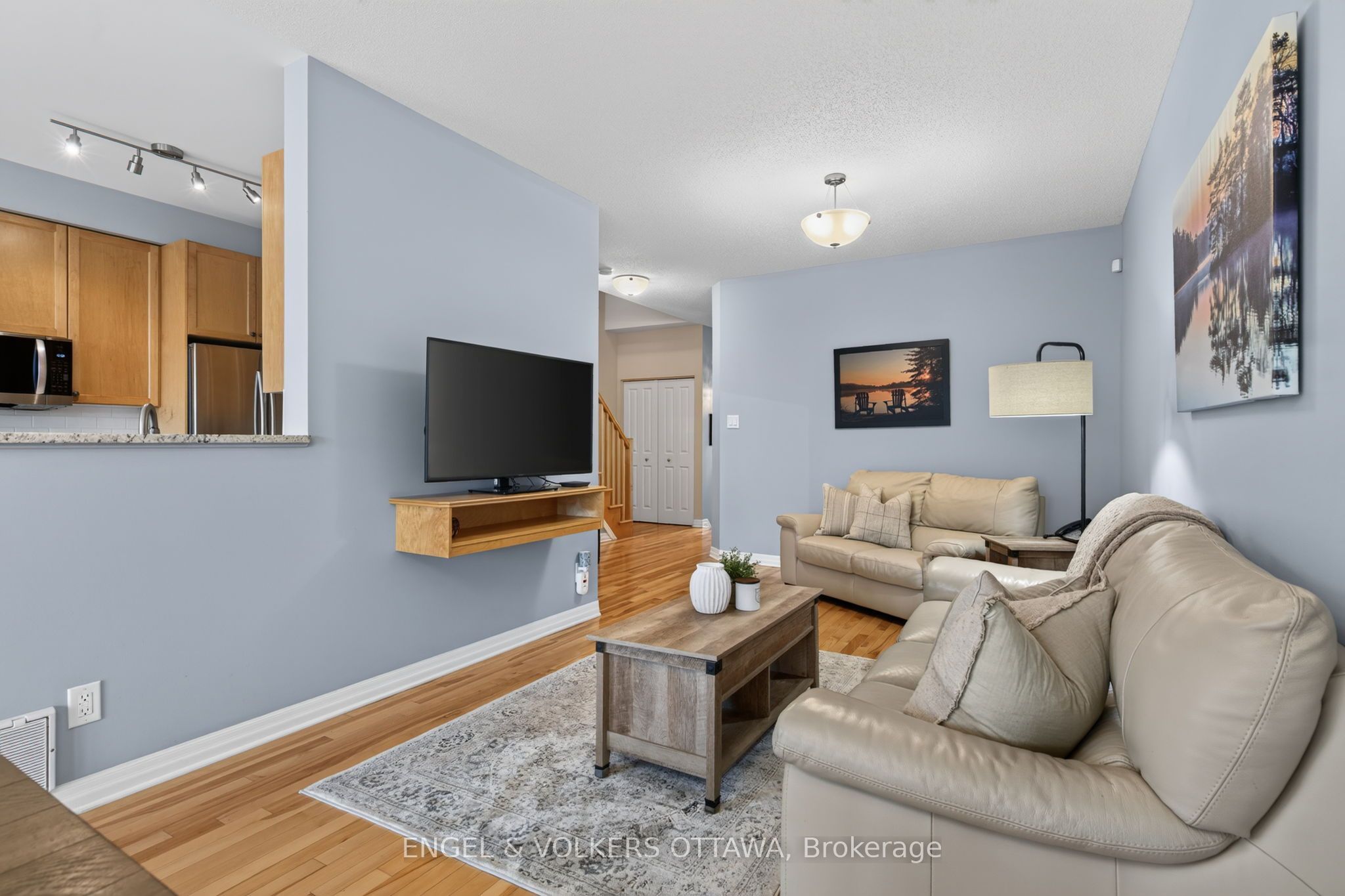 512 Knotridge Street Property Photo 10