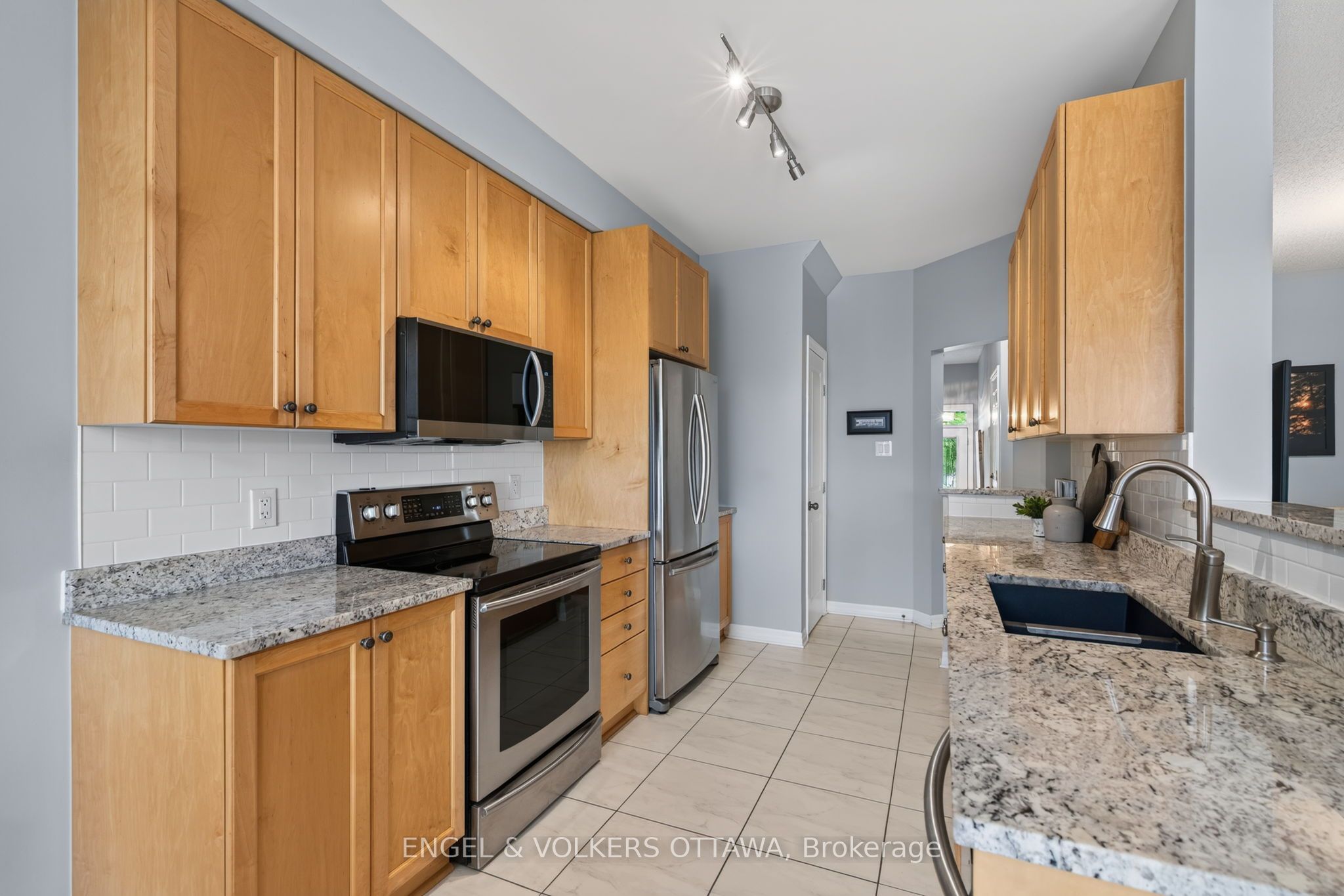 512 Knotridge Street Property Photo 15
