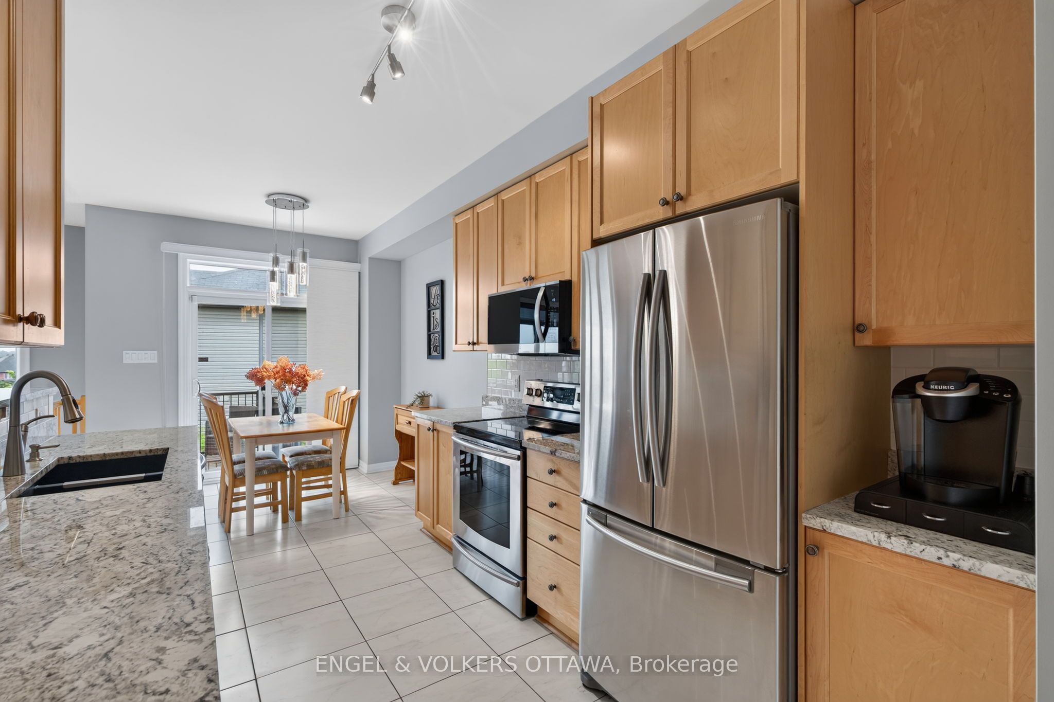 512 Knotridge Street Property Photo 17