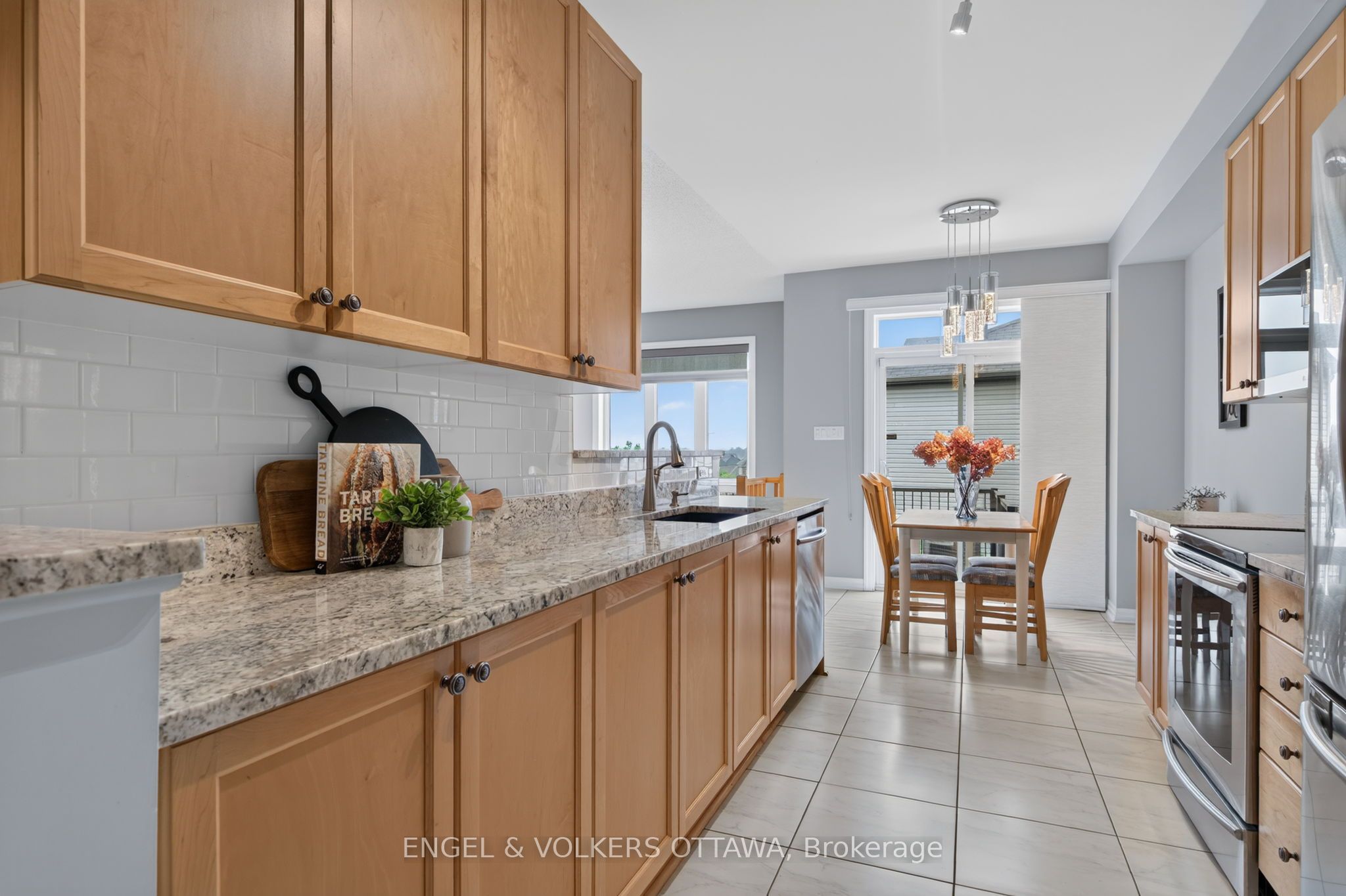512 Knotridge Street Property Photo 18