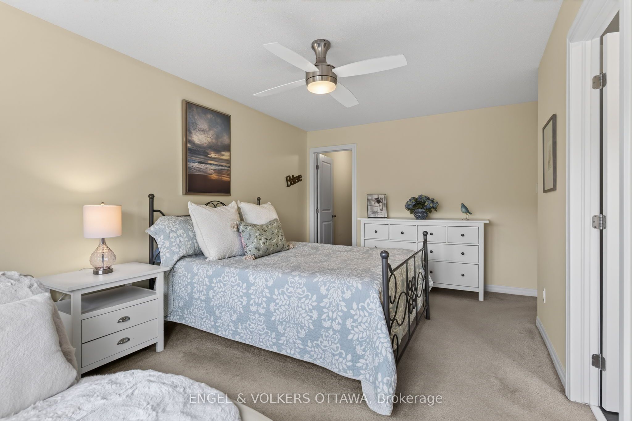512 Knotridge Street Property Photo 24