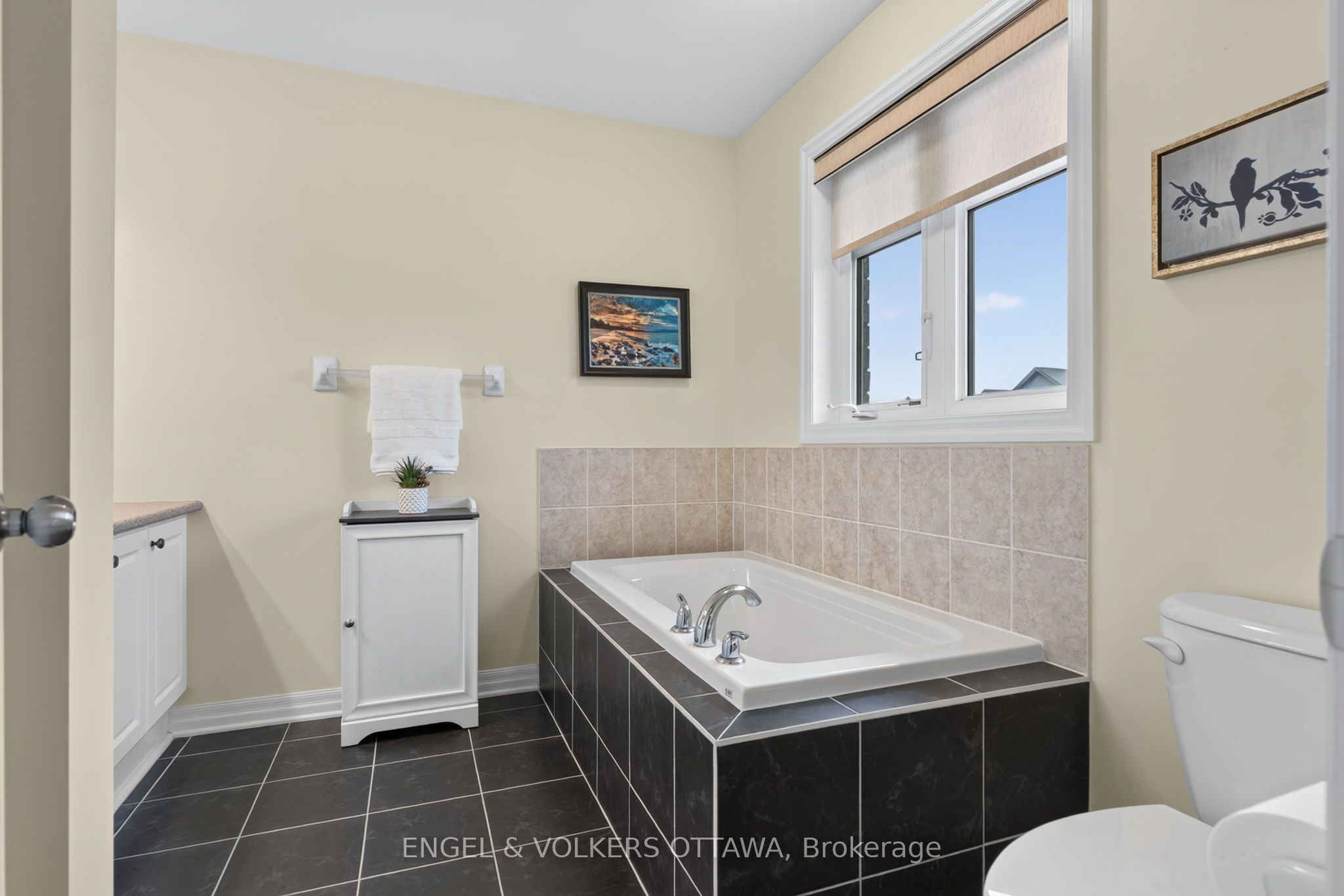 512 Knotridge Street Property Photo 26