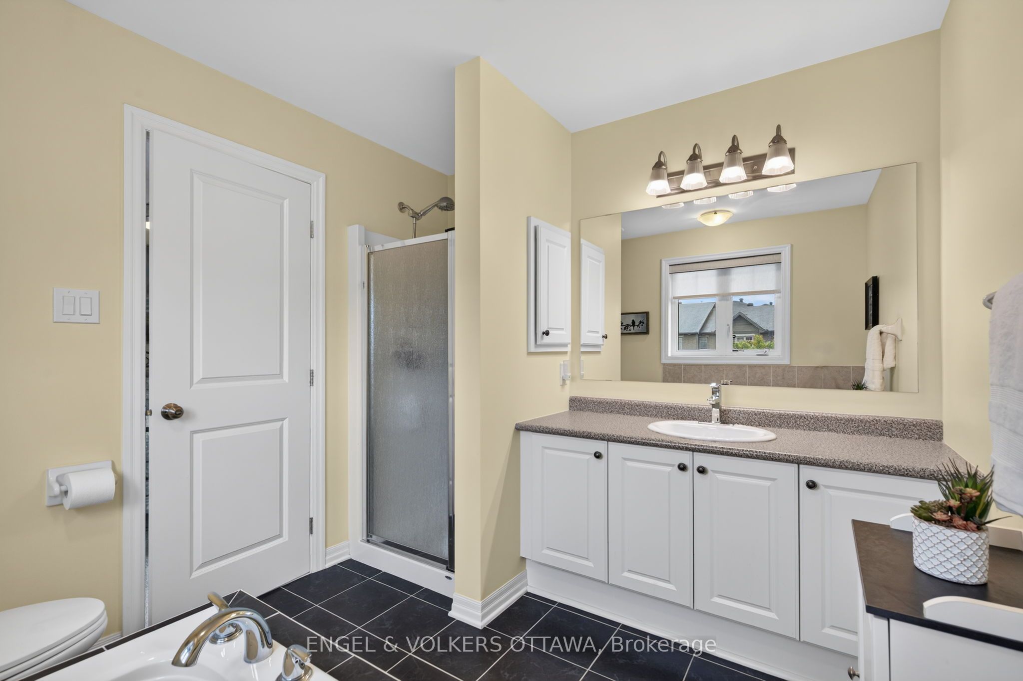 512 Knotridge Street Property Photo 27