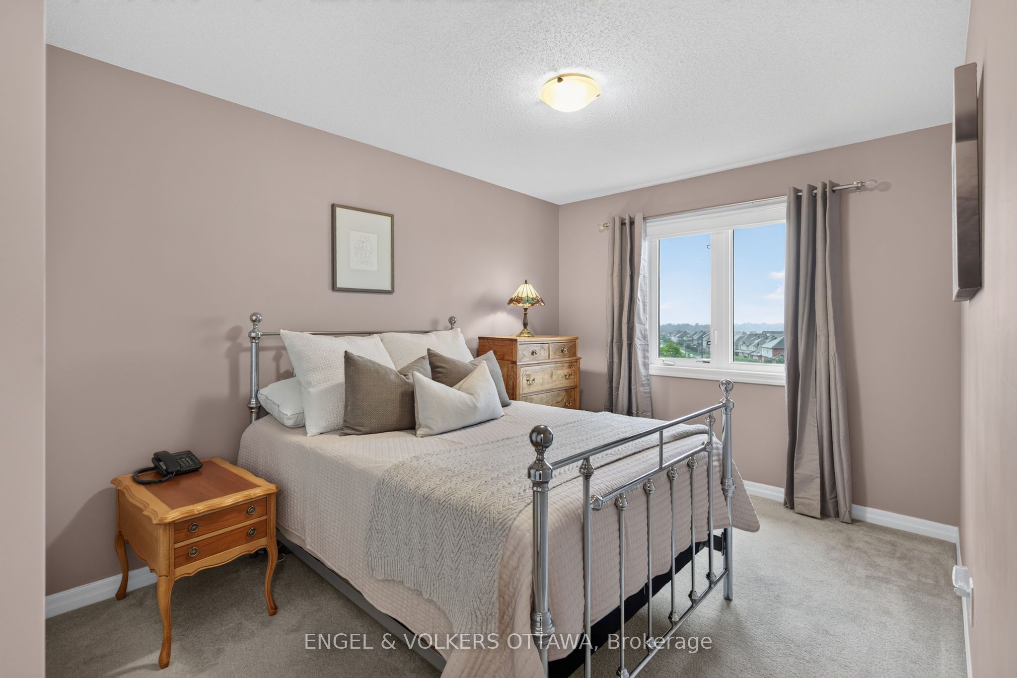 512 Knotridge Street Property Photo 28