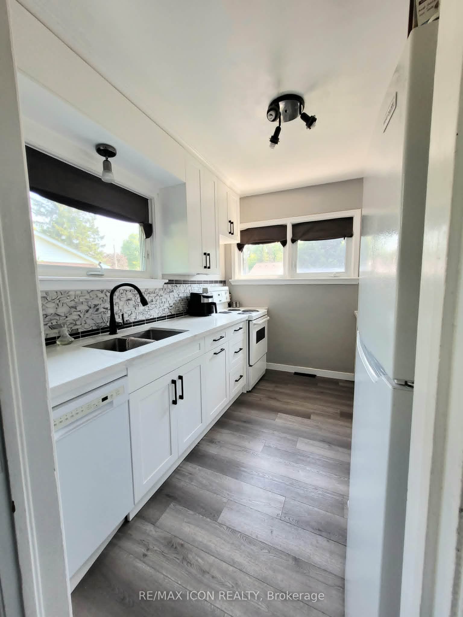 1385 7th Avenue W Property Photo 3