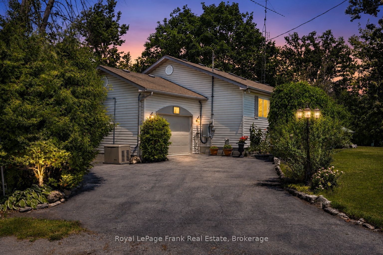 2 Ideal Point Road S Property Photo 1