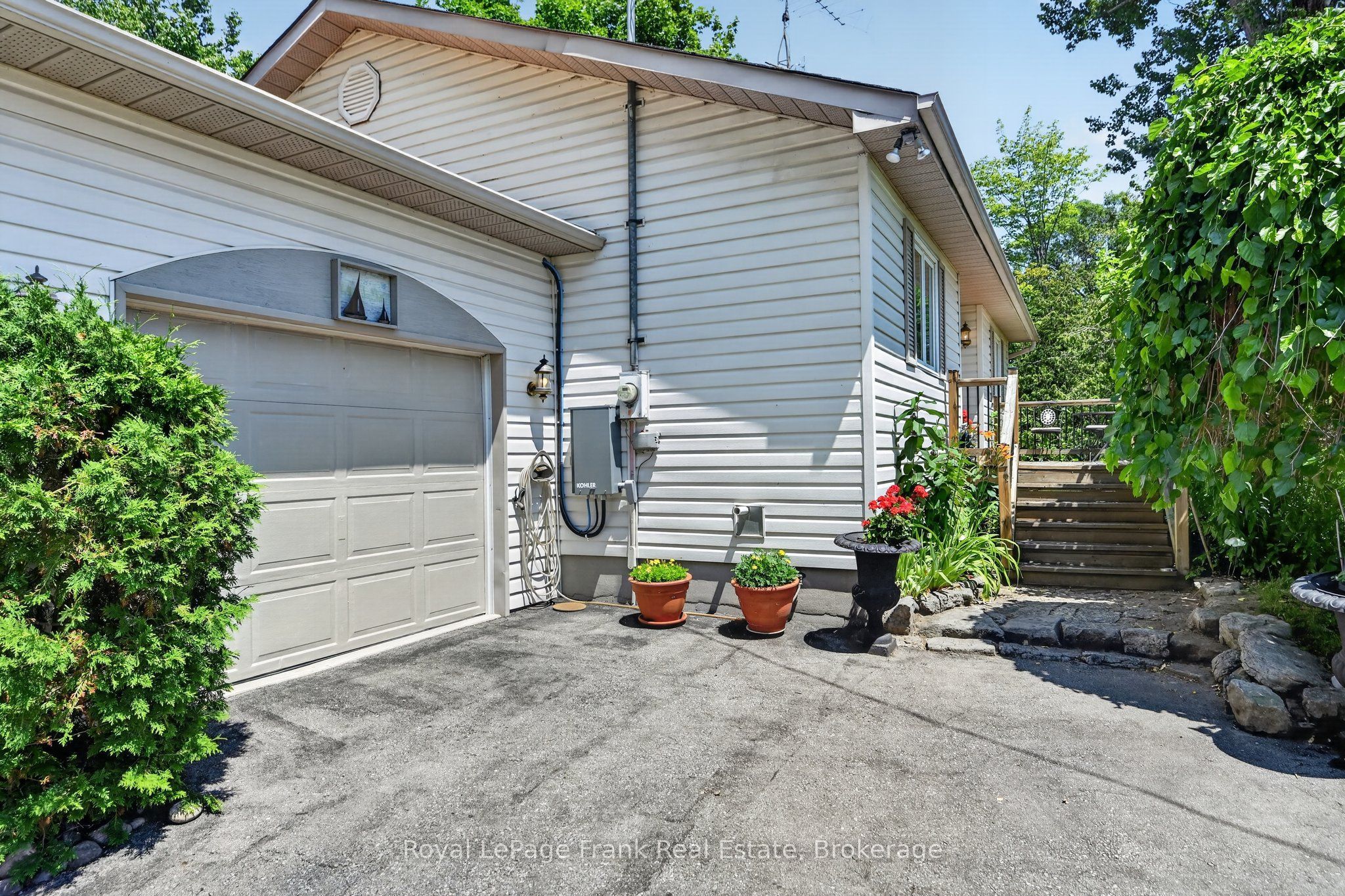 2 Ideal Point Road S Property Photo 8