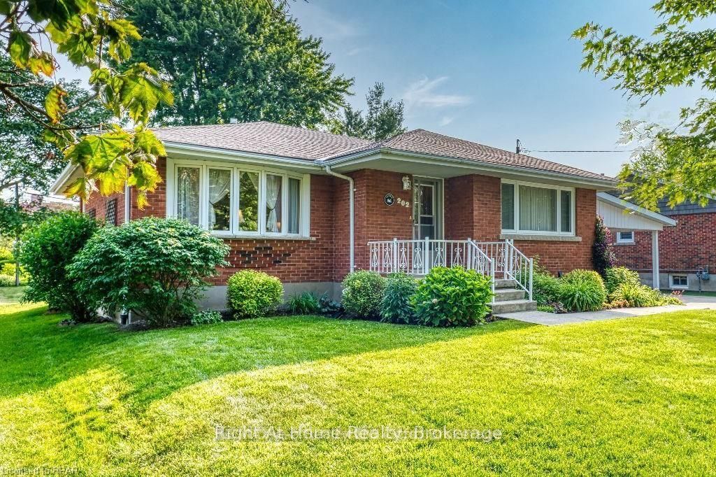 202 Easson Street Property Photo 1