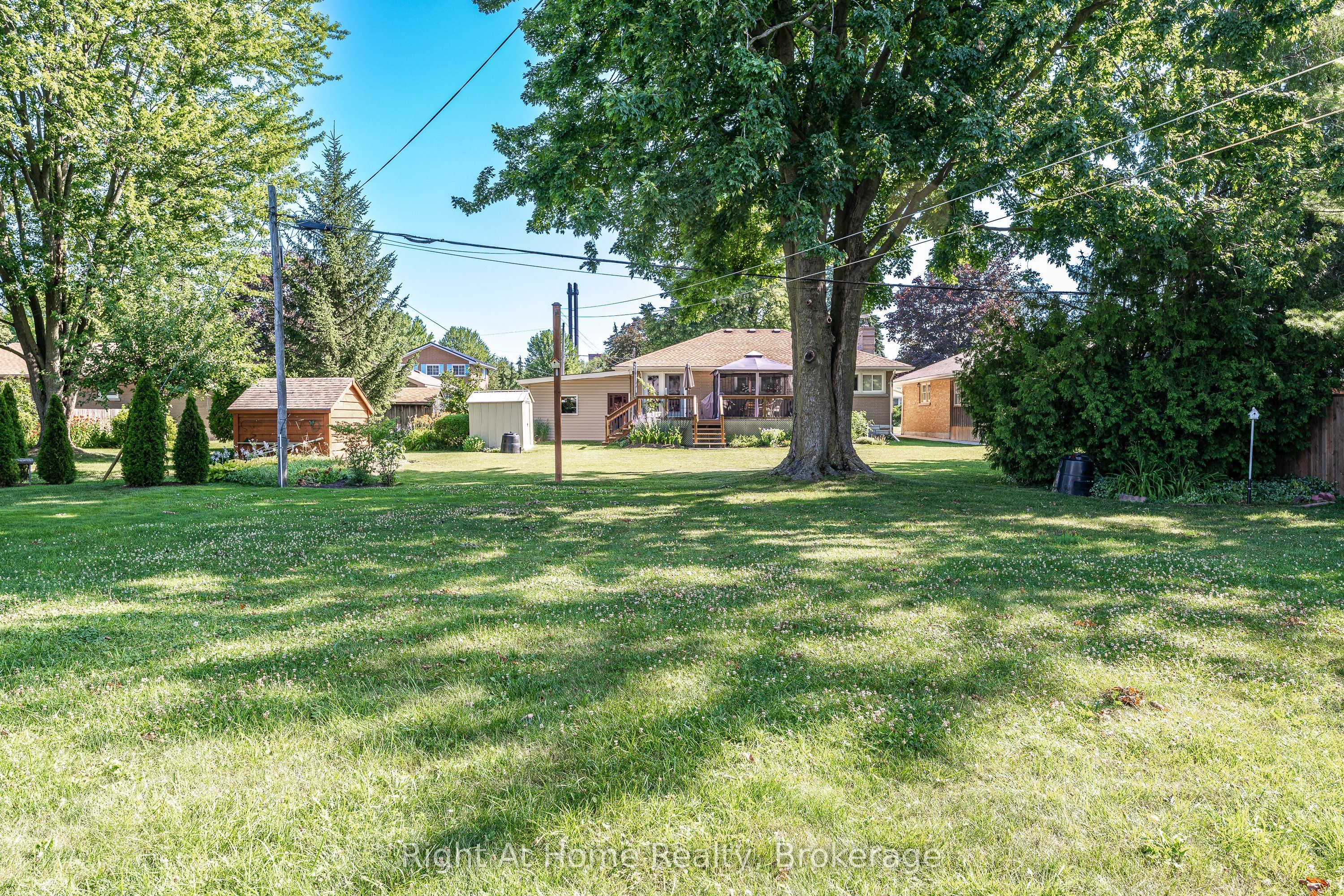 202 Easson Street Property Photo 3