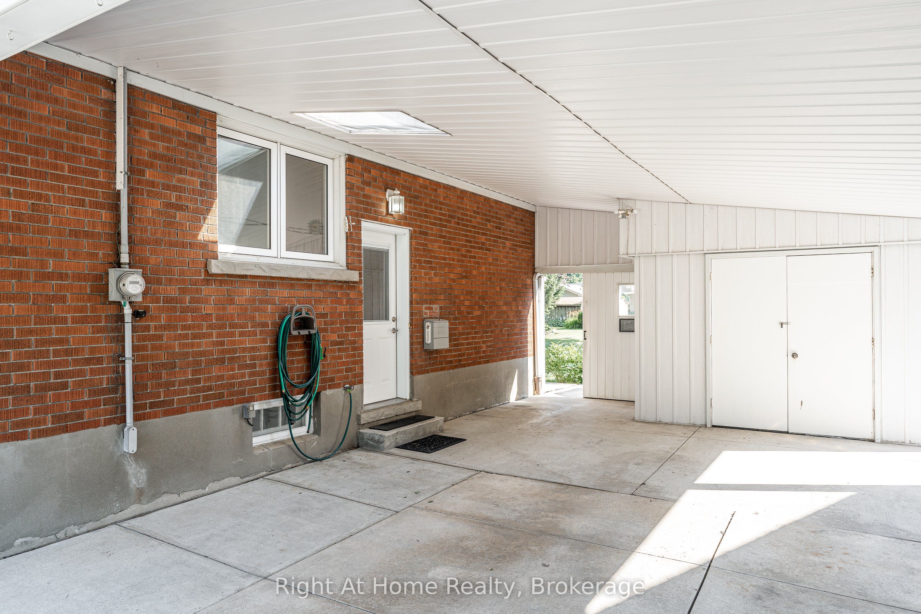 202 Easson Street Property Photo 9
