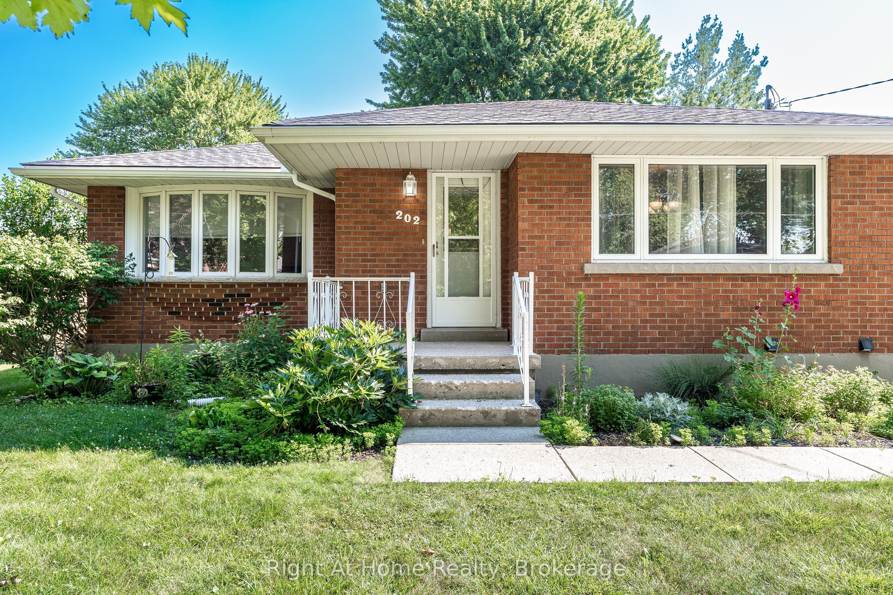 202 Easson Street Property Photo 12