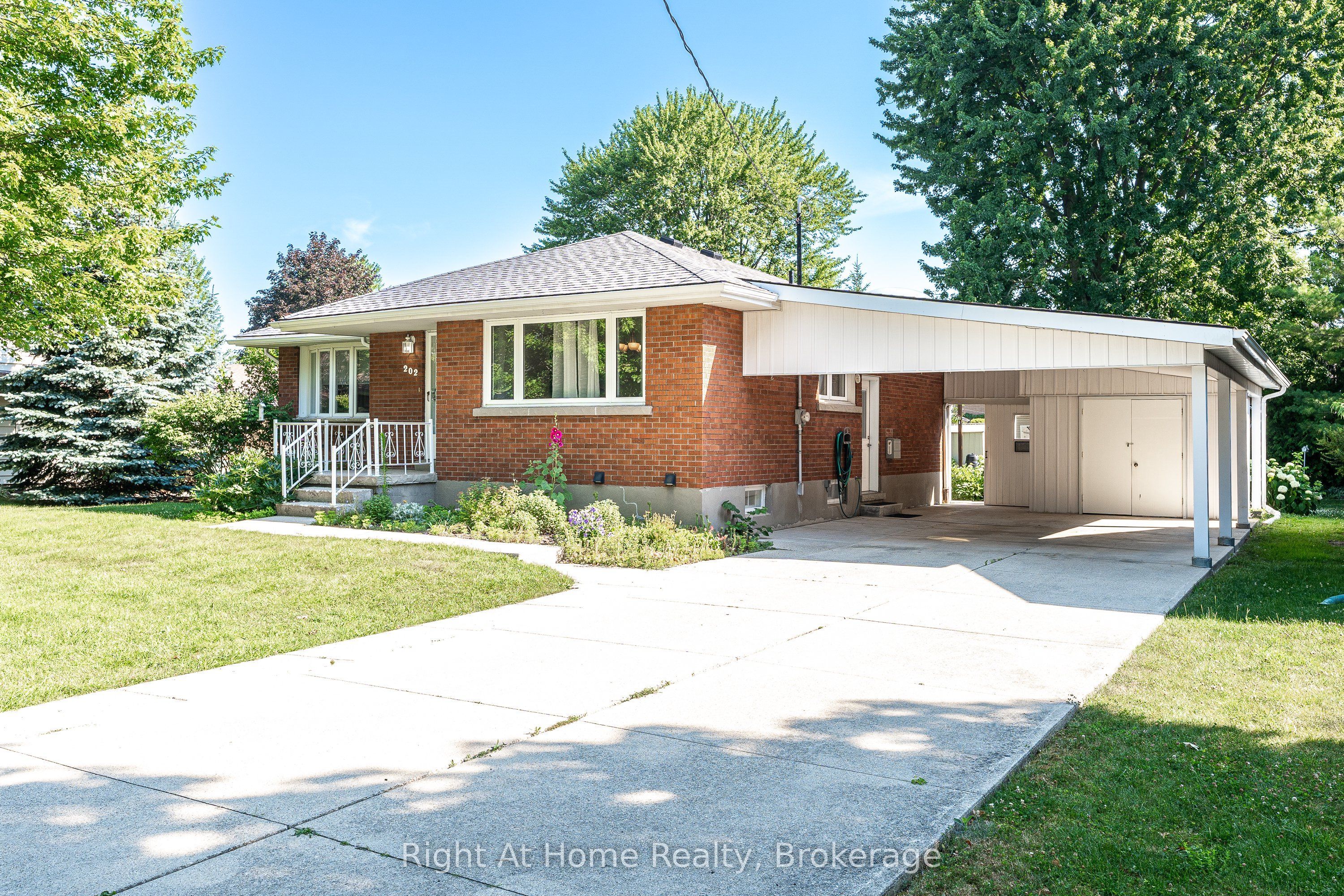 202 Easson Street Property Photo 13