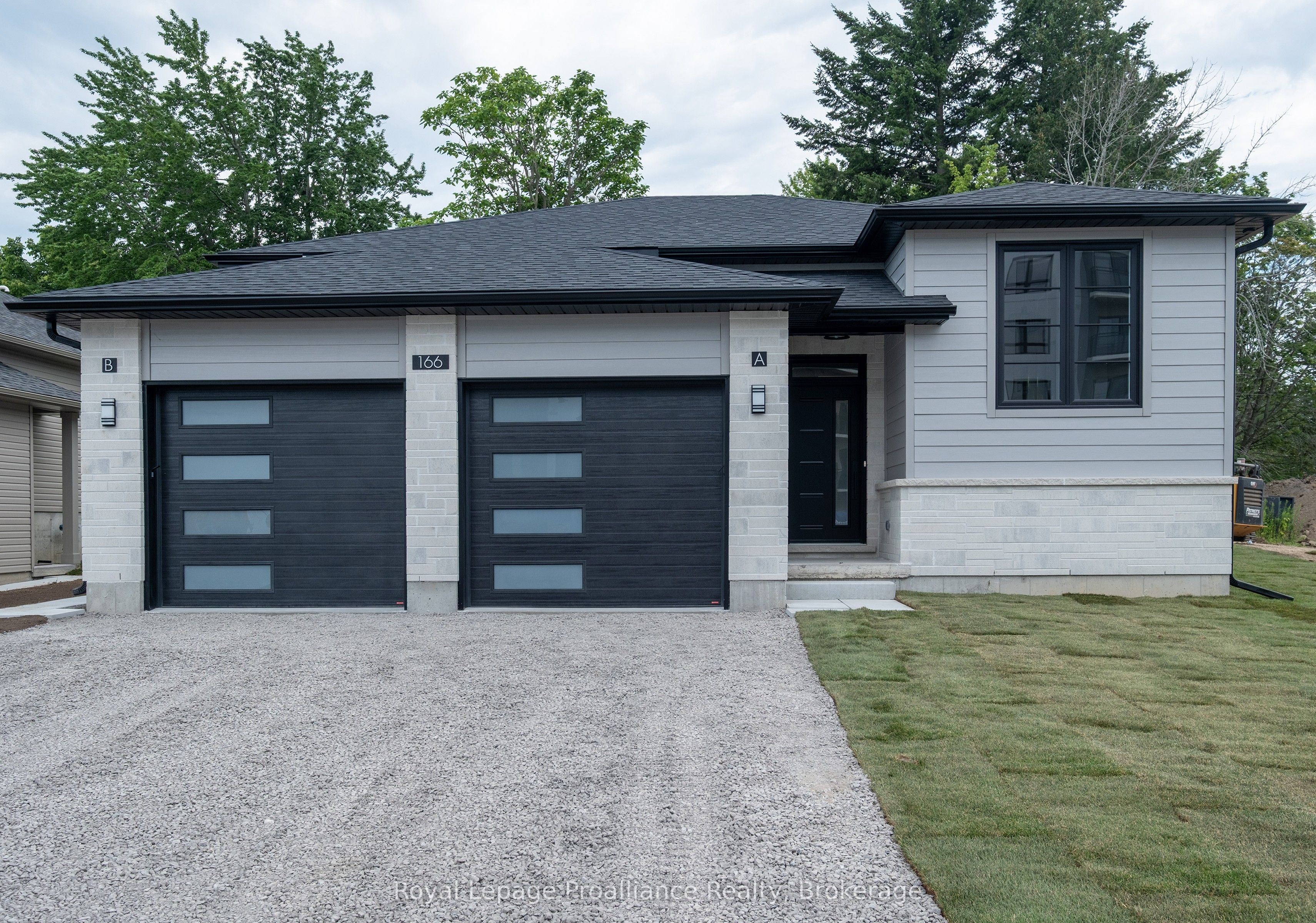 166 Sienna Avenue B Property Photo 1