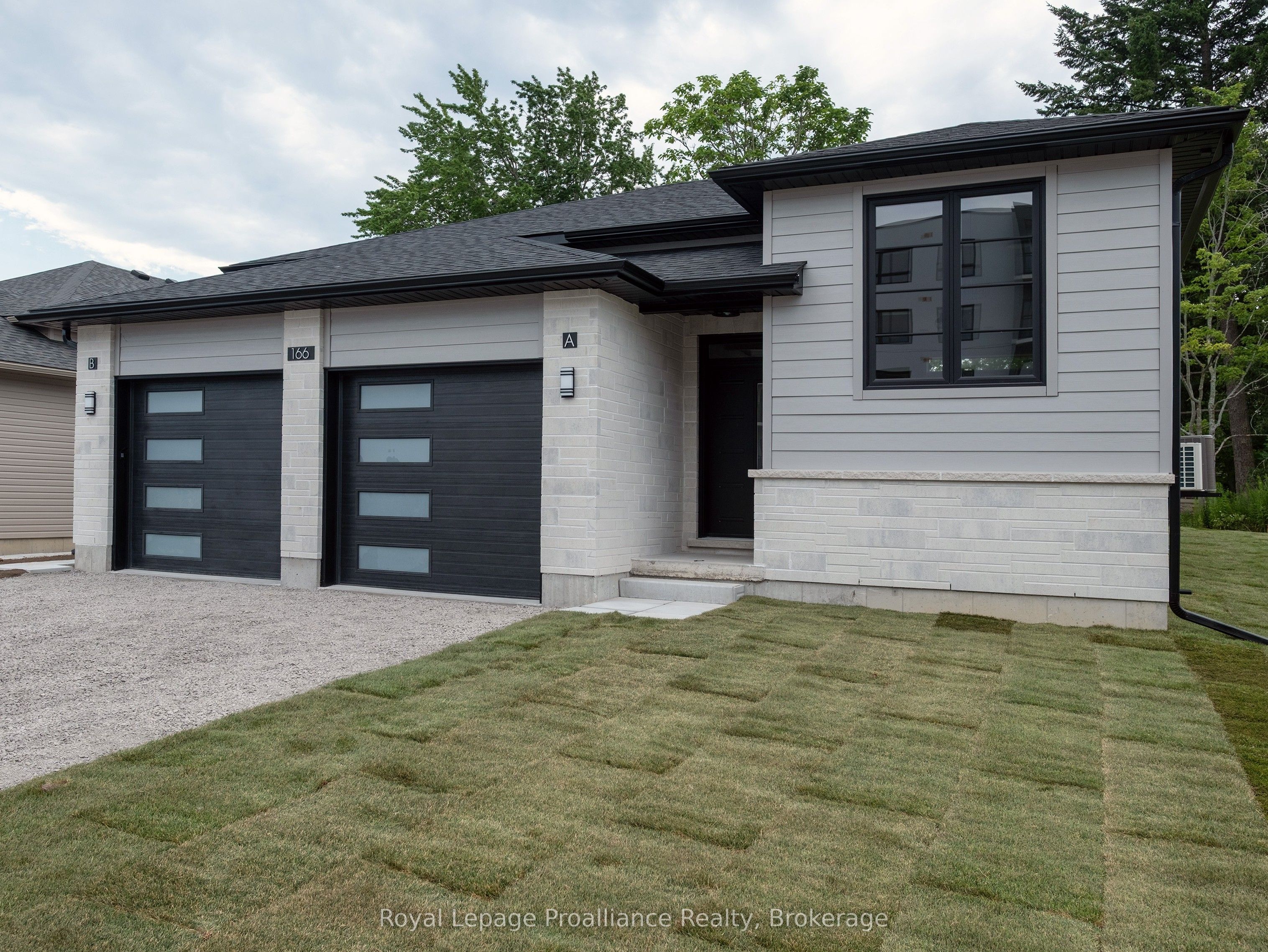 166 Sienna Avenue B Property Photo 2