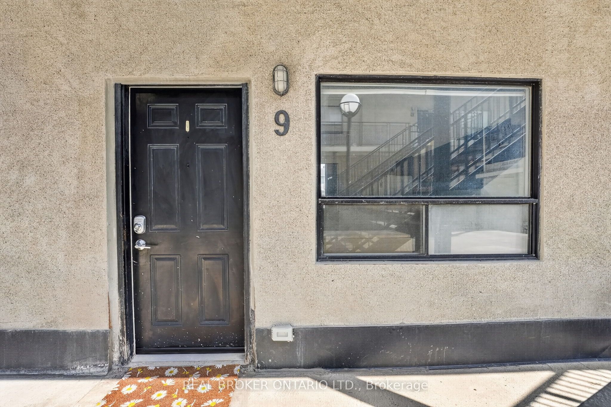 12 Bridgeport Road E 9 Property Photo 4