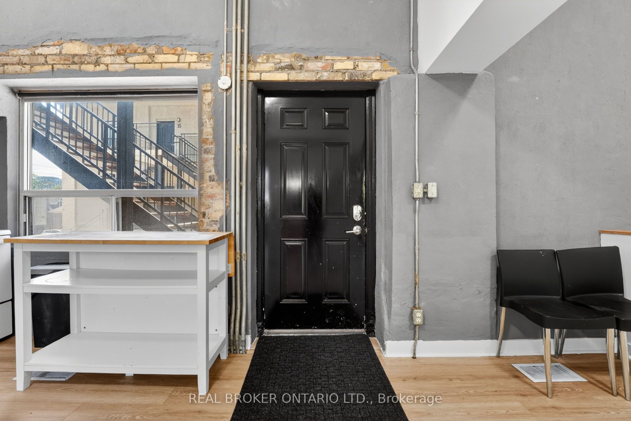 12 Bridgeport Road E 9 Property Photo 5