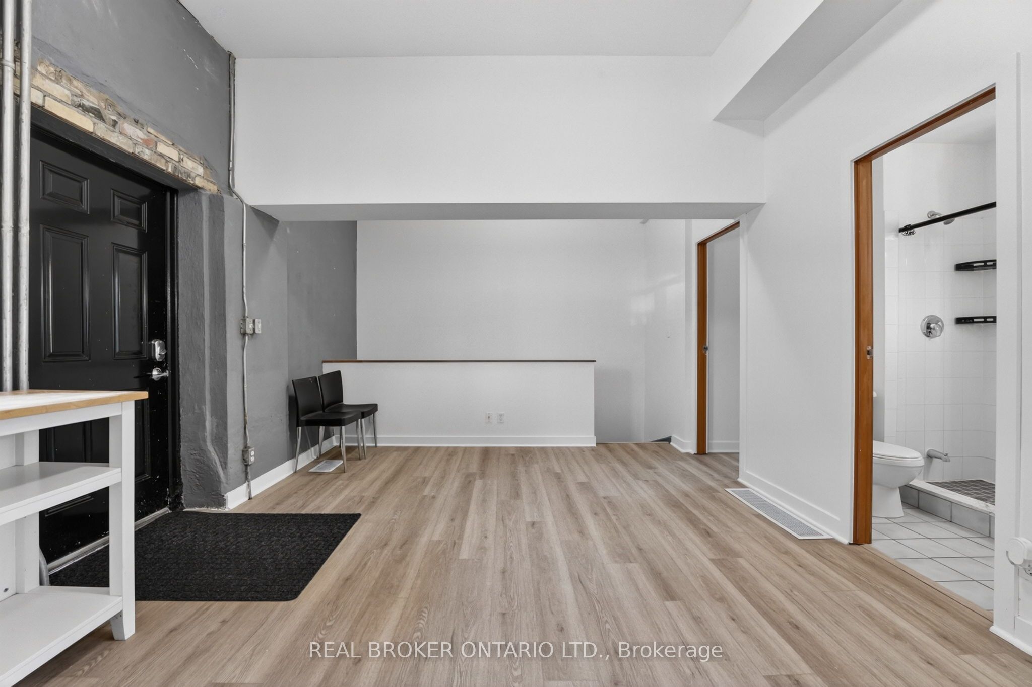 12 Bridgeport Road E 9 Property Photo 11