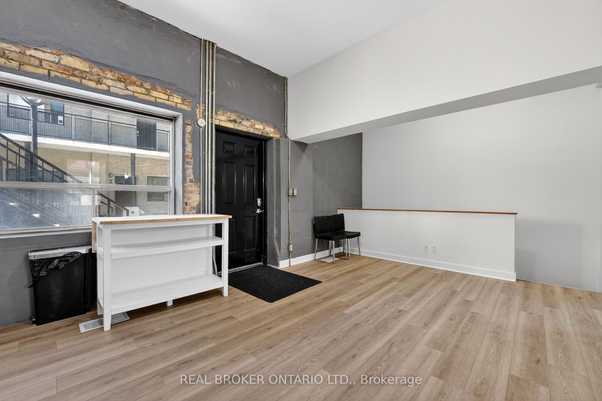 12 Bridgeport Road E 9 Property Photo 12