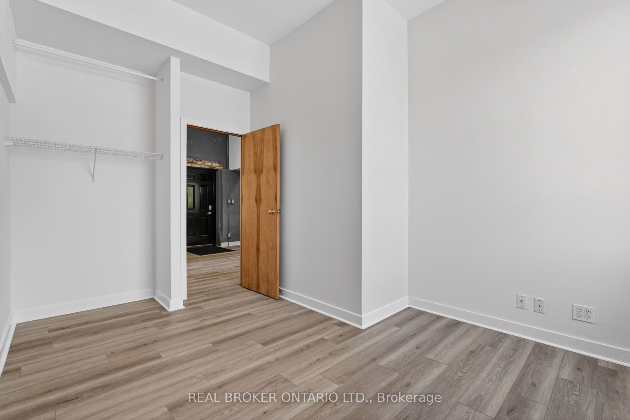 12 Bridgeport Road E 9 Property Photo 13