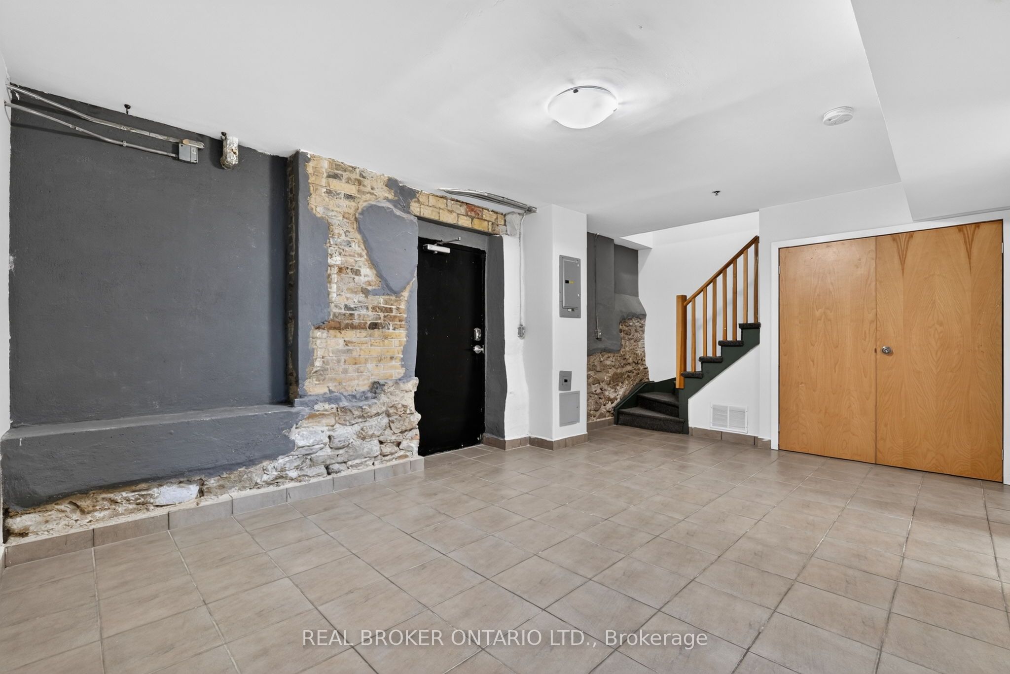 12 Bridgeport Road E 9 Property Photo 21