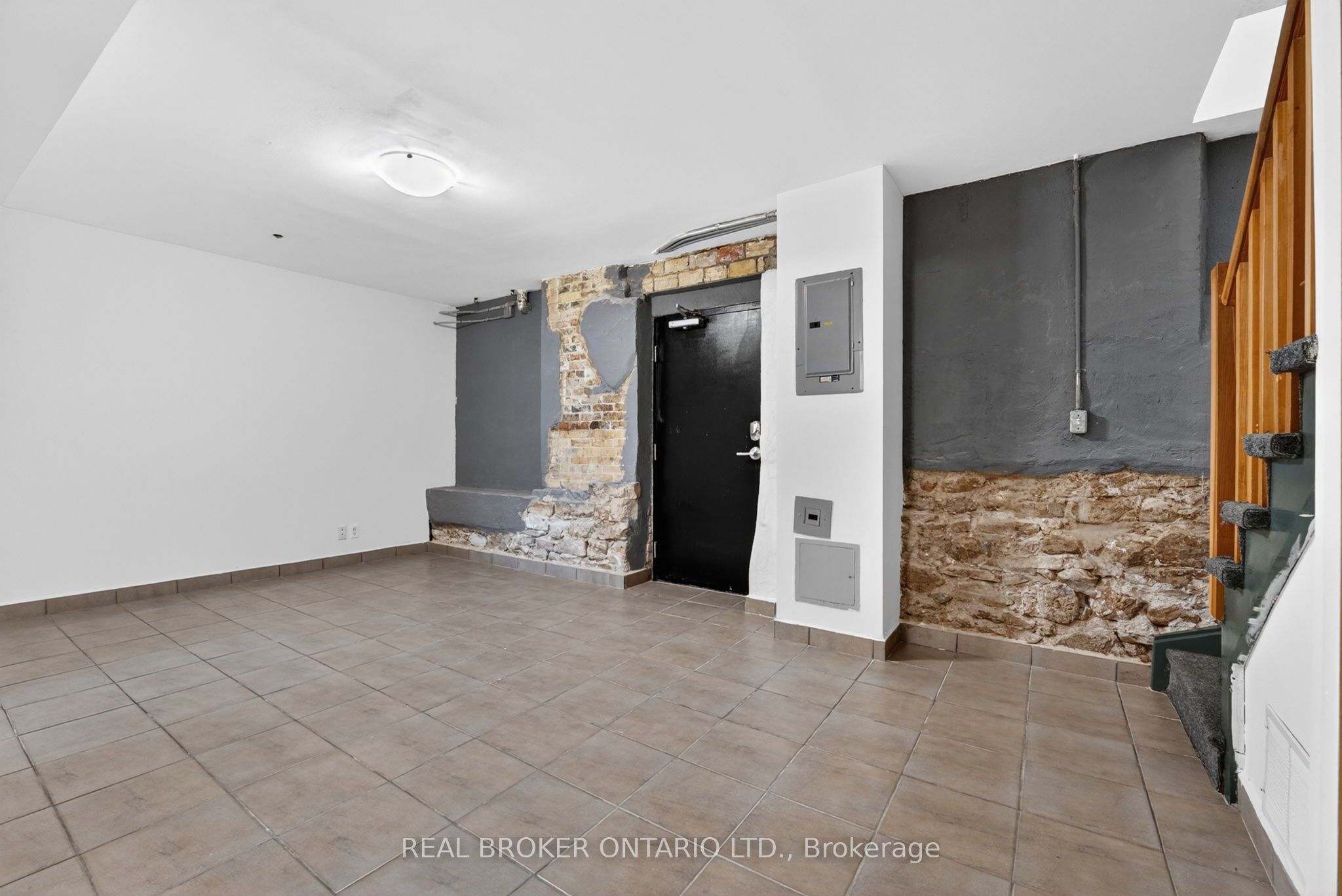 12 Bridgeport Road E 9 Property Photo 23