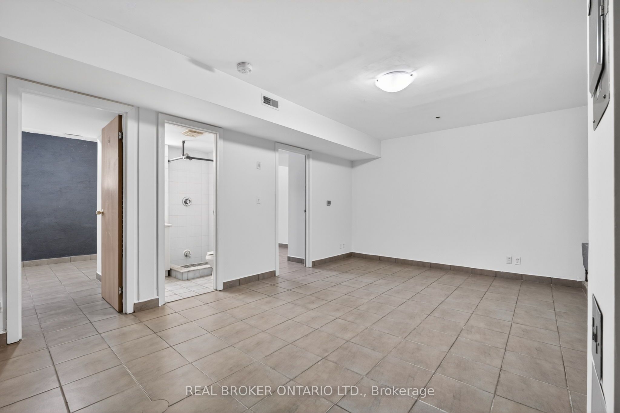 12 Bridgeport Road E 9 Property Photo 24