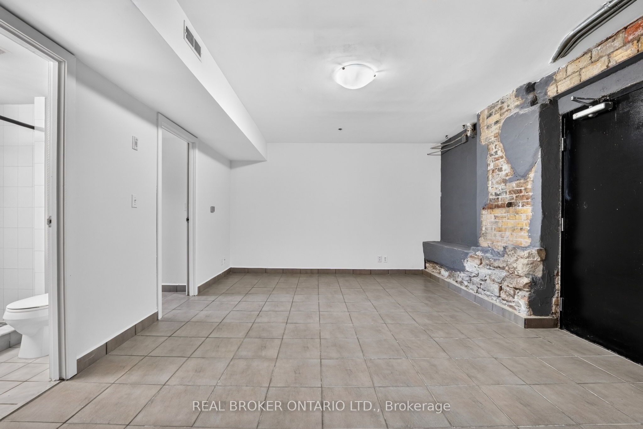 12 Bridgeport Road E 9 Property Photo 25