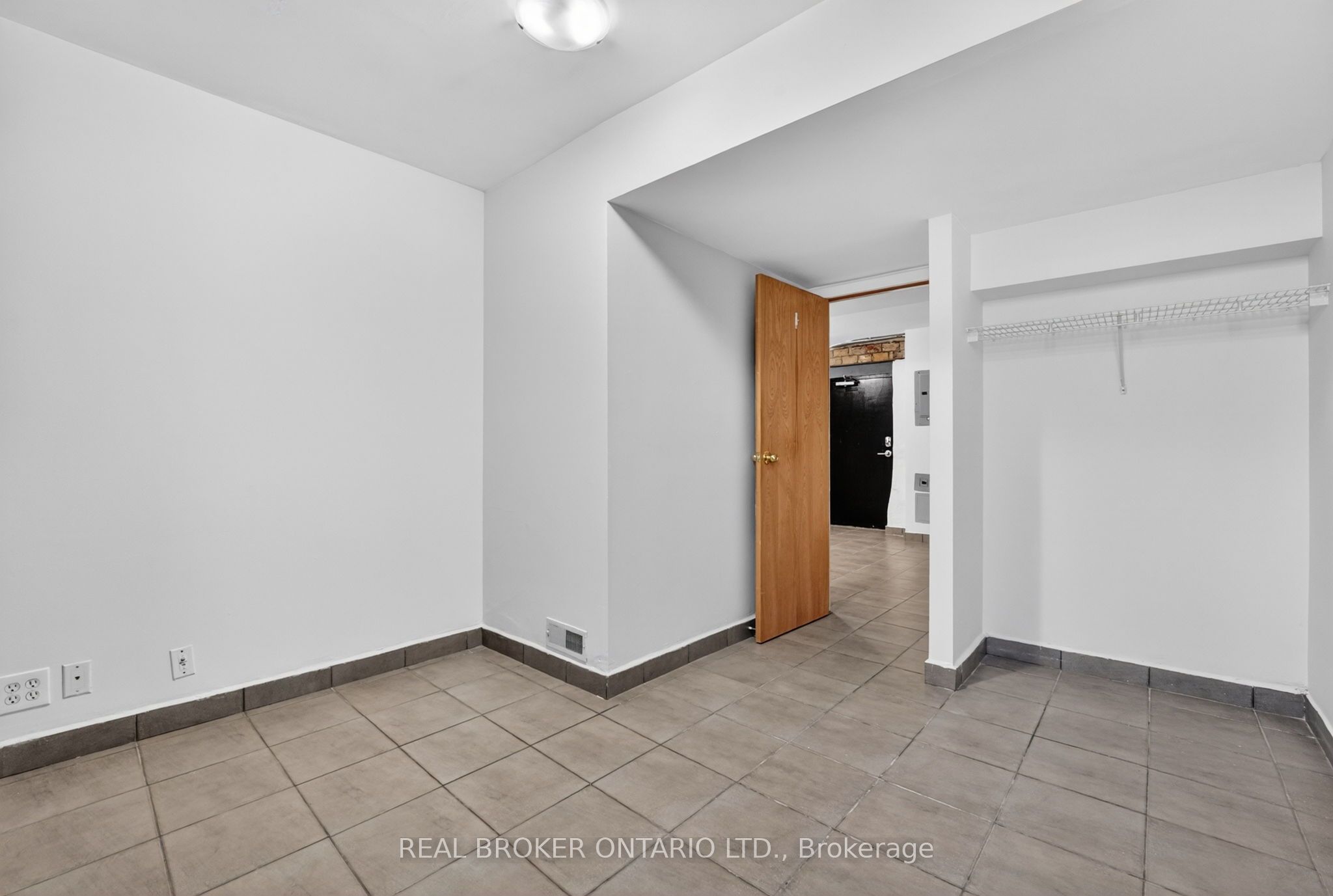 12 Bridgeport Road E 9 Property Photo 26