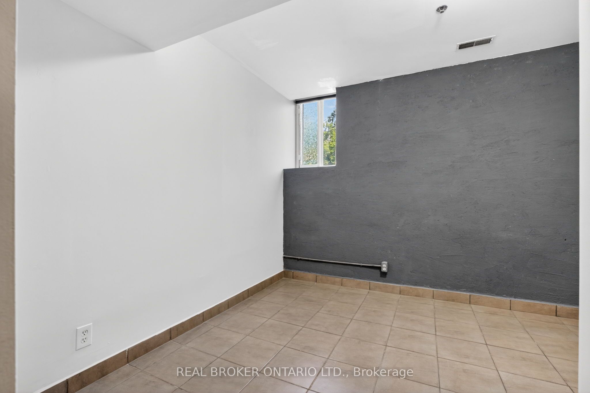 12 Bridgeport Road E 9 Property Photo 27