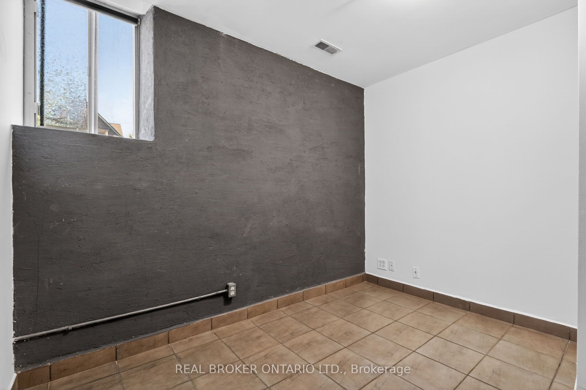 12 Bridgeport Road E 9 Property Photo 28