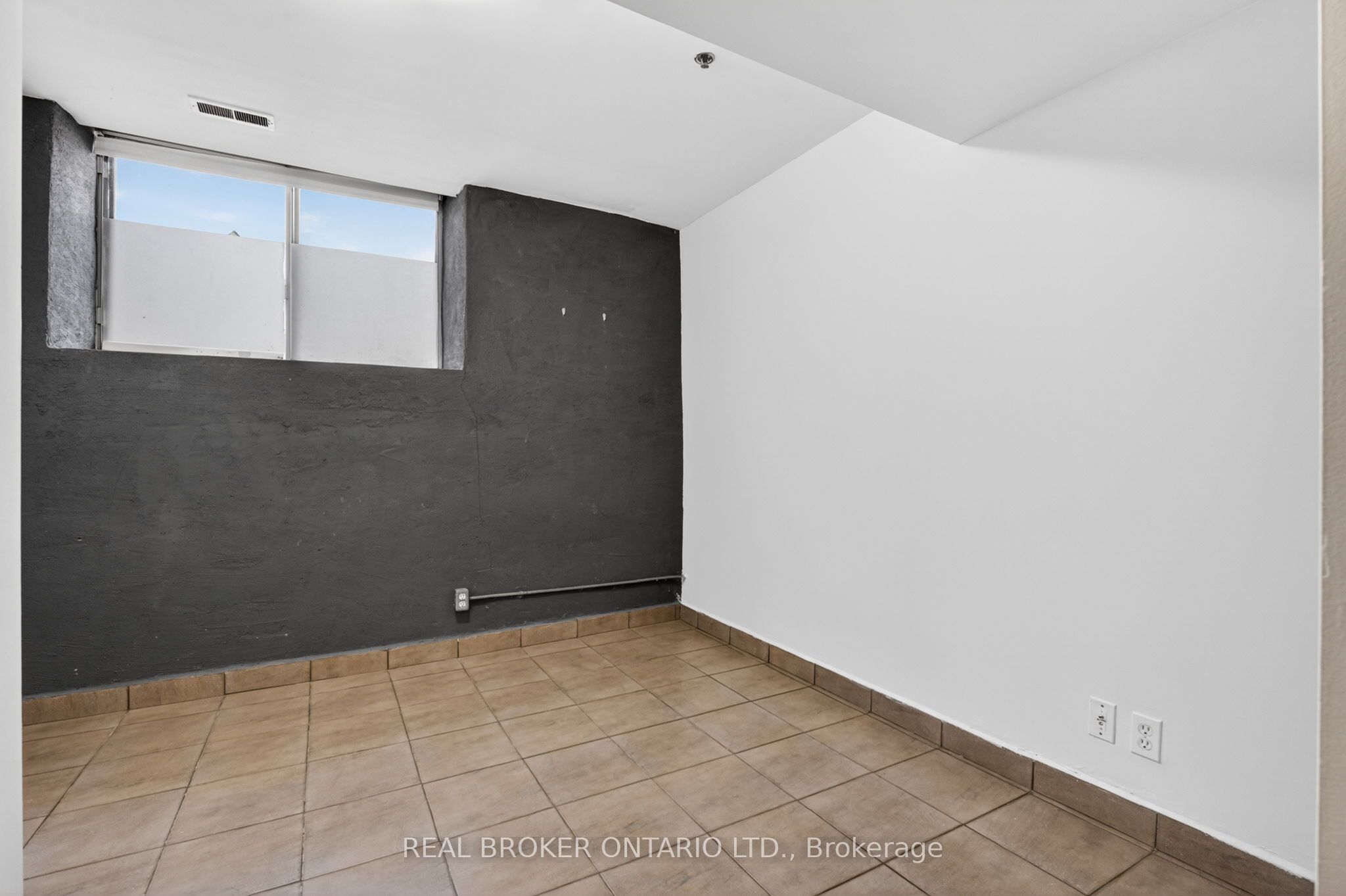 12 Bridgeport Road E 9 Property Photo 31