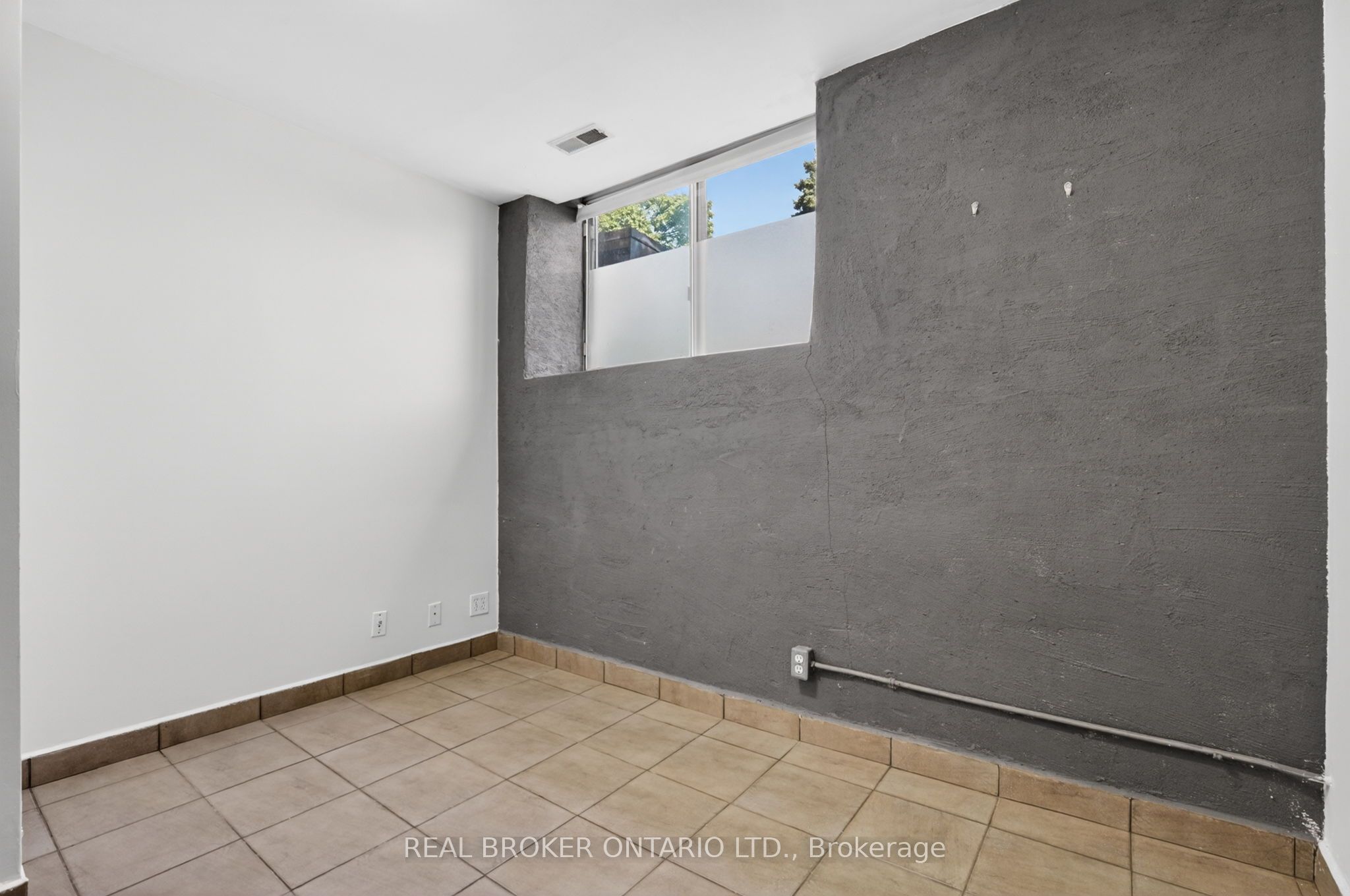 12 Bridgeport Road E 9 Property Photo 32