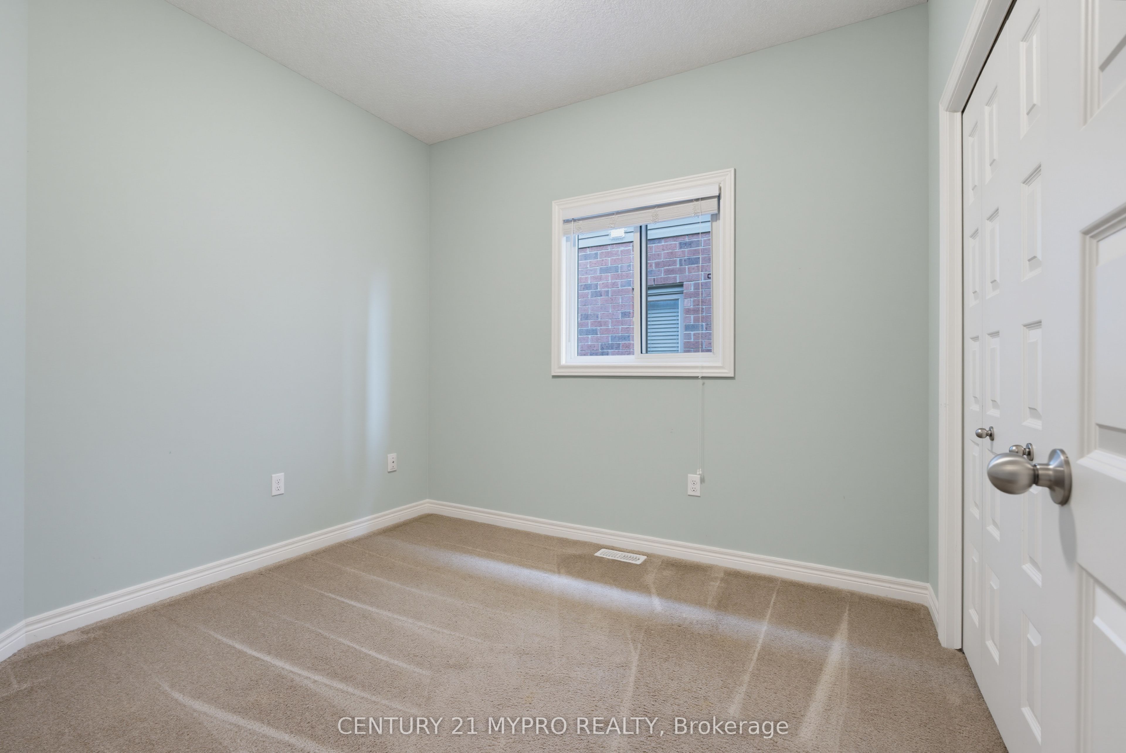 1005 Oakcrossing Gate Property Photo 7