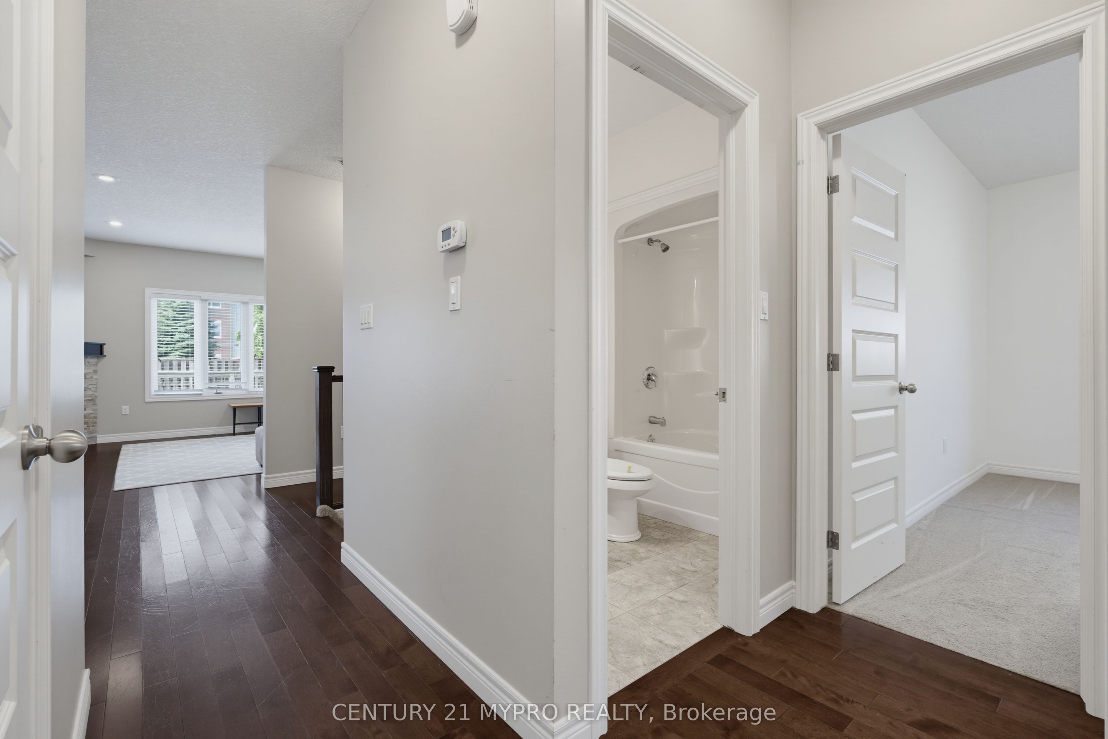 1005 Oakcrossing Gate Property Photo 9