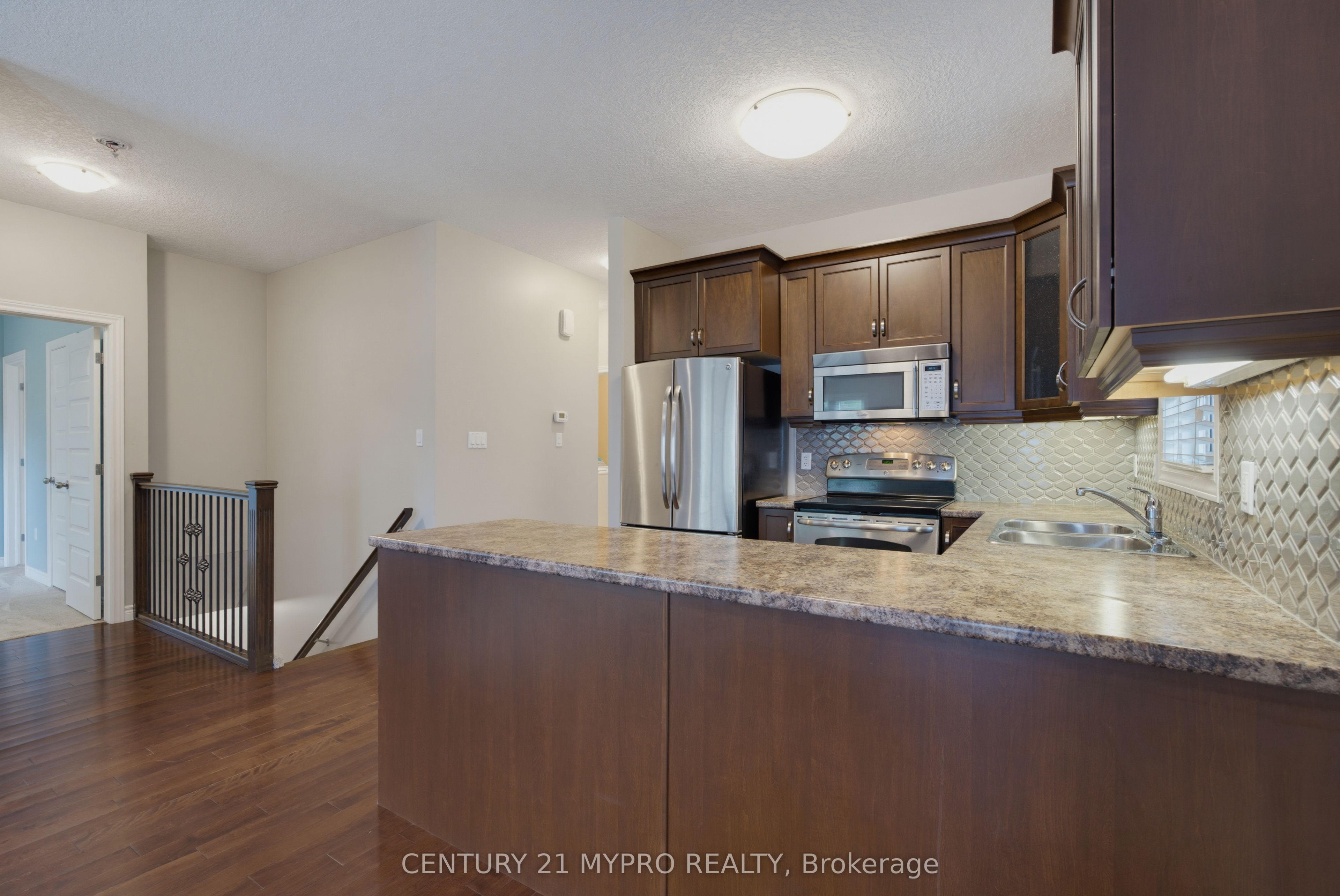 1005 Oakcrossing Gate Property Photo 11