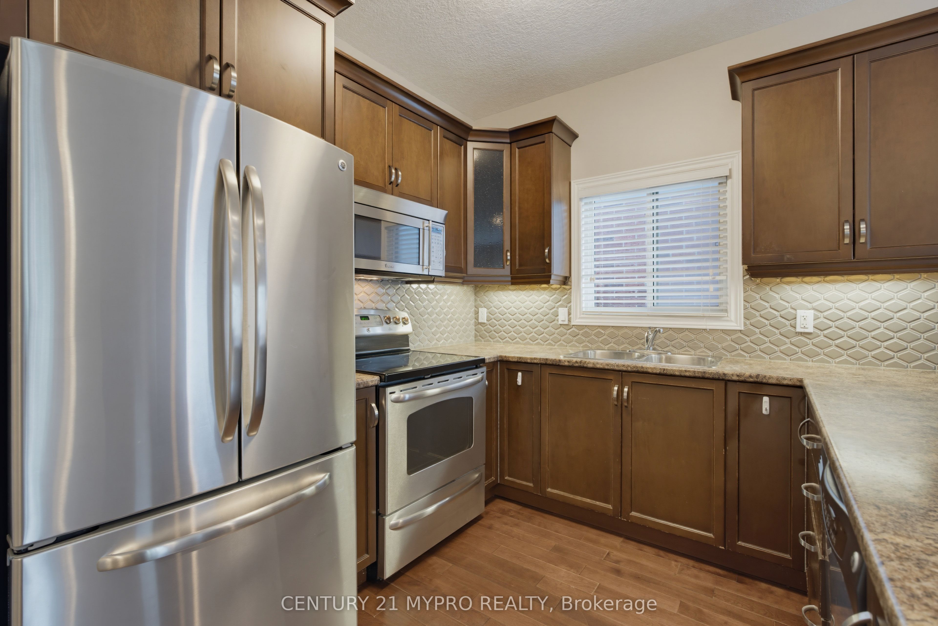 1005 Oakcrossing Gate Property Photo 12