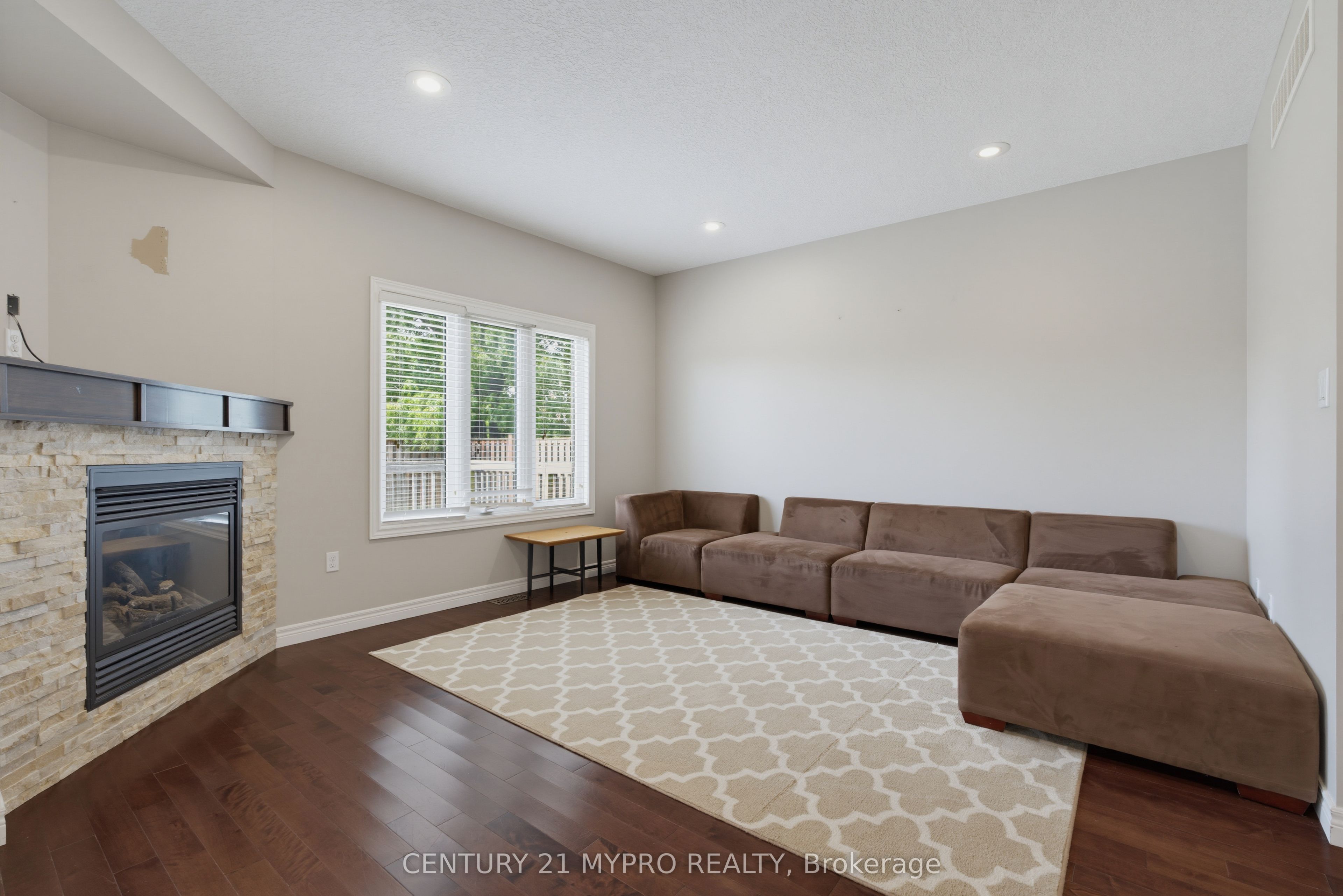 1005 Oakcrossing Gate Property Photo 15