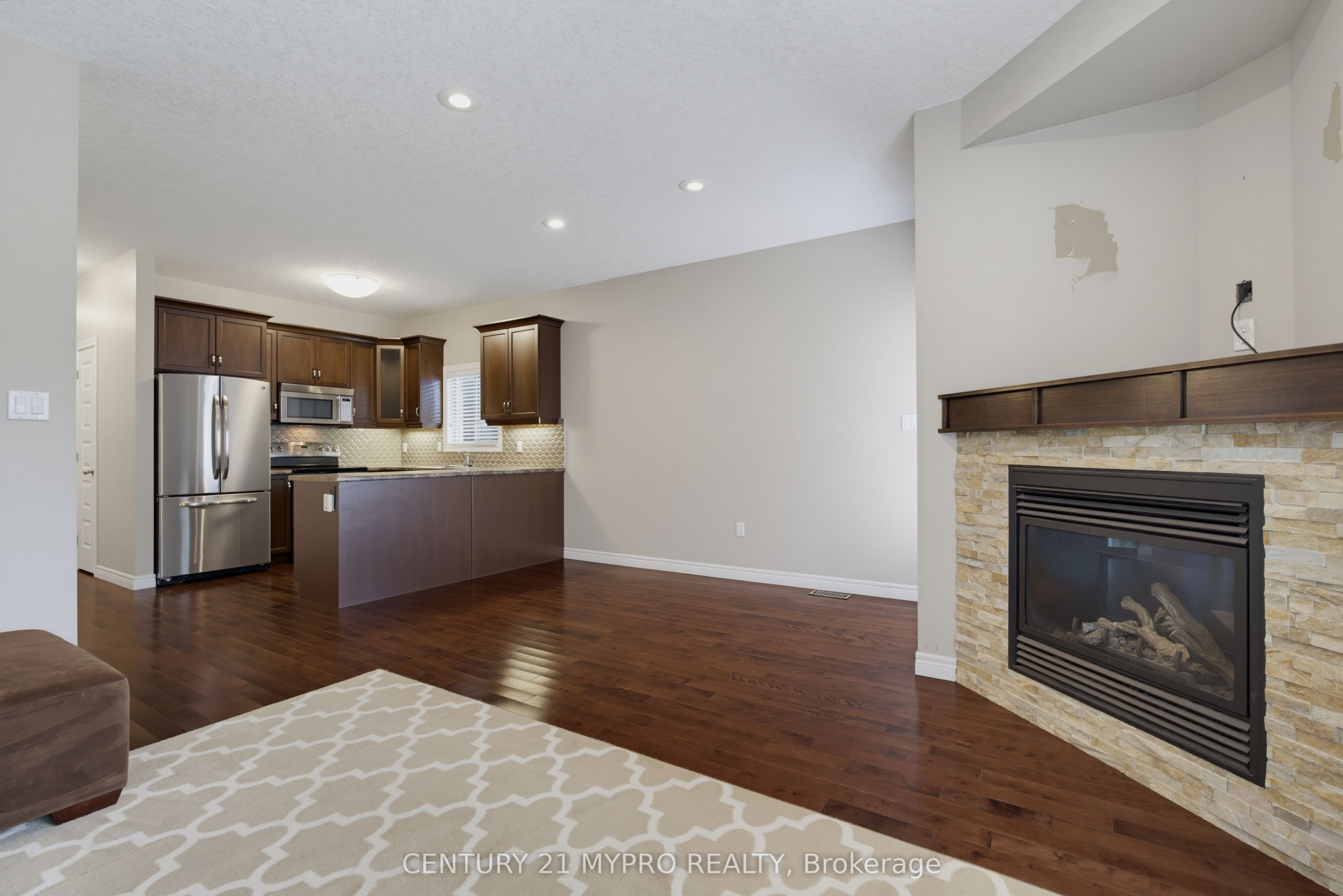1005 Oakcrossing Gate Property Photo 16