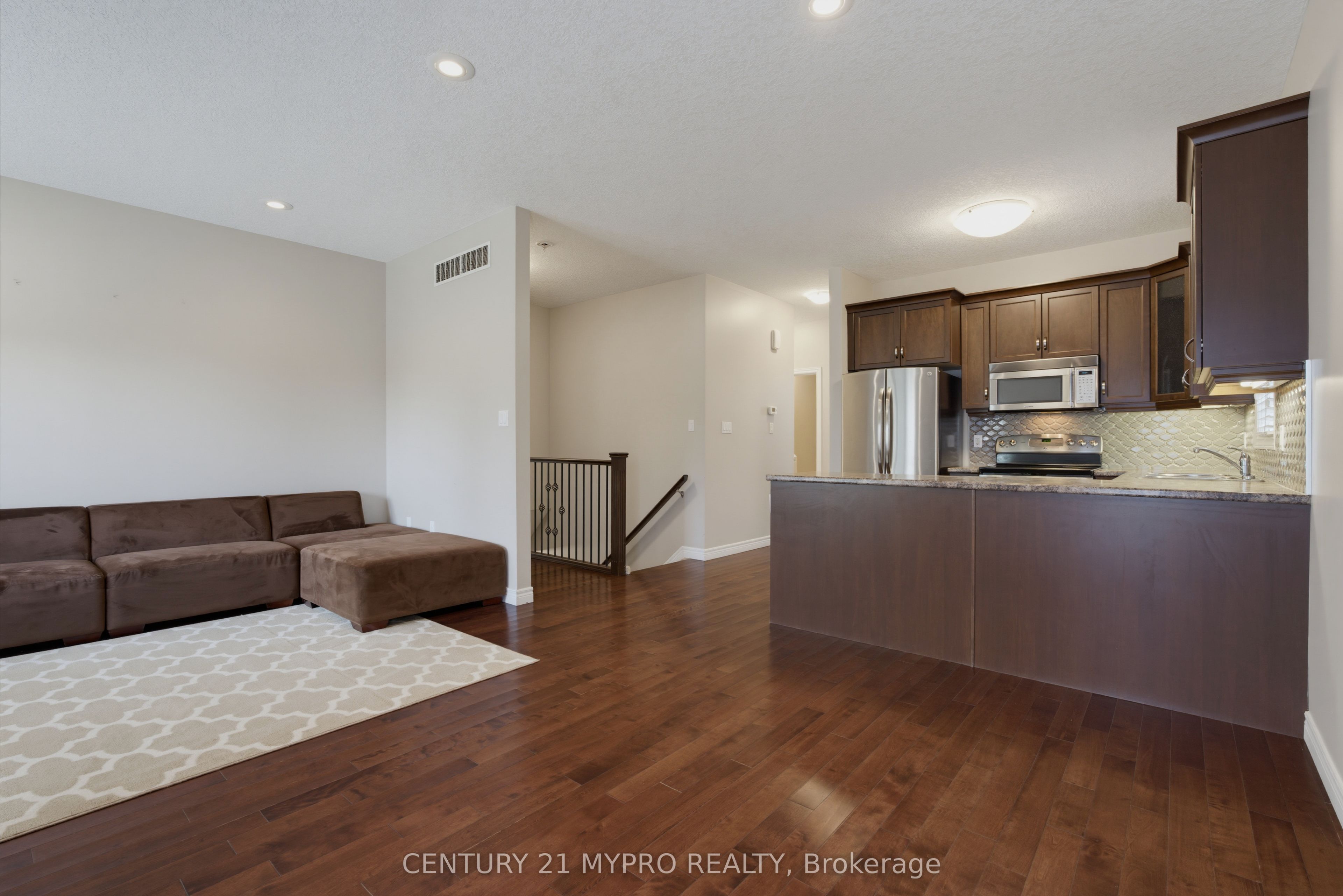 1005 Oakcrossing Gate Property Photo 17