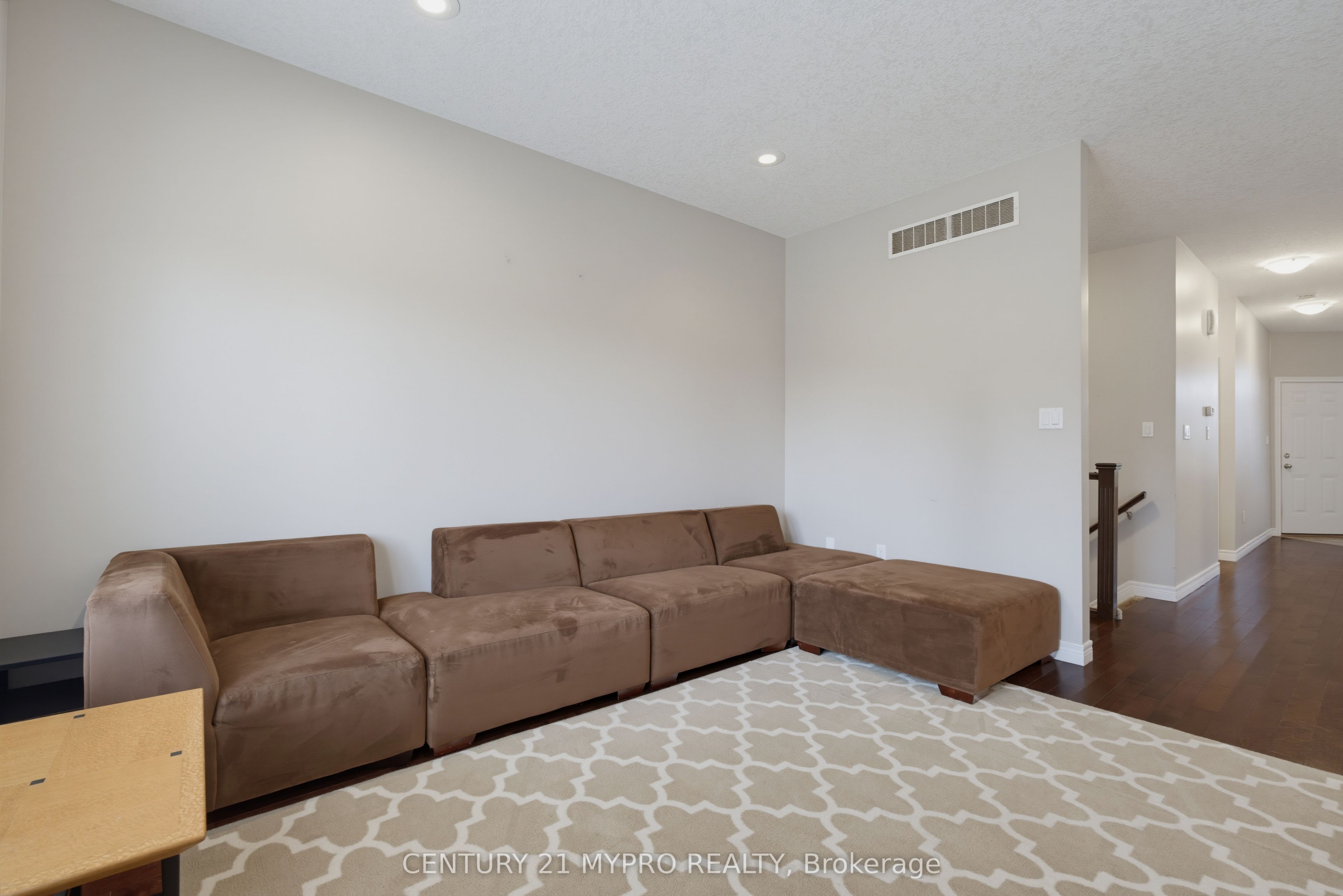 1005 Oakcrossing Gate Property Photo 18