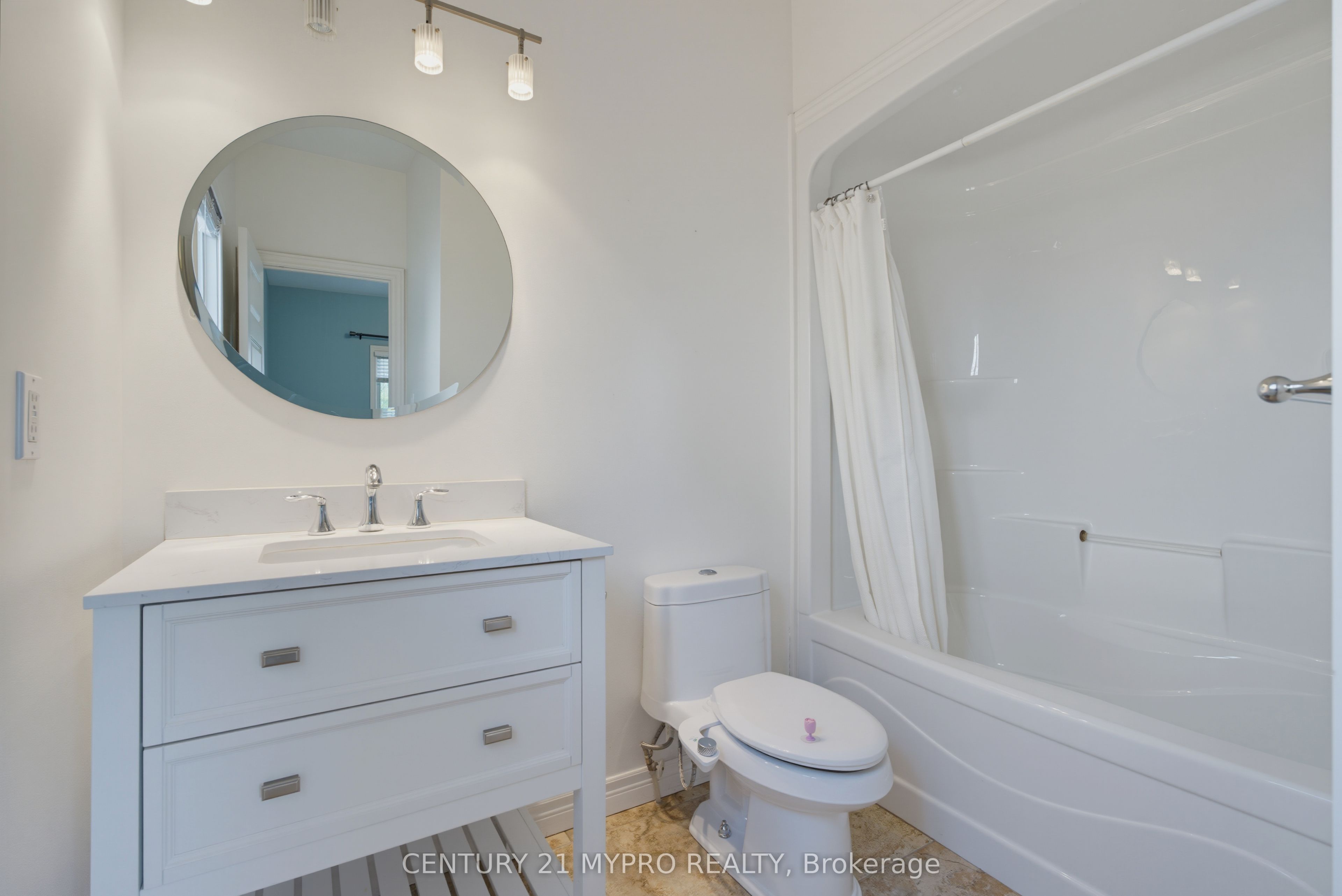 1005 Oakcrossing Gate Property Photo 21