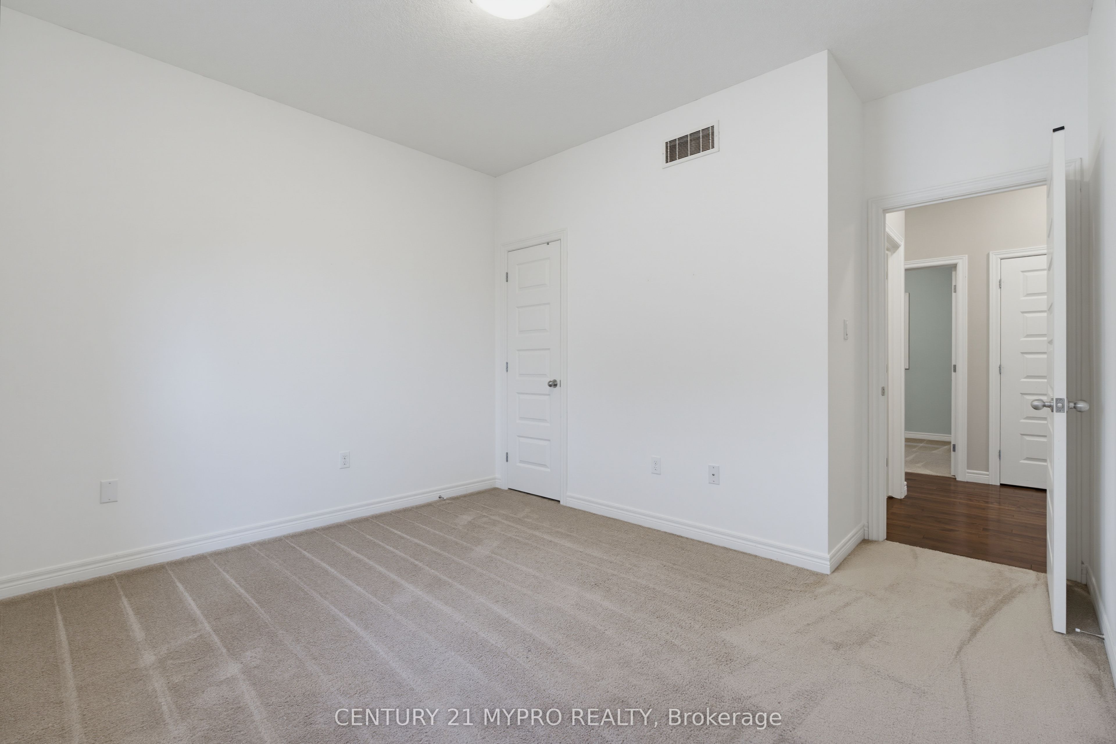1005 Oakcrossing Gate Property Photo 23