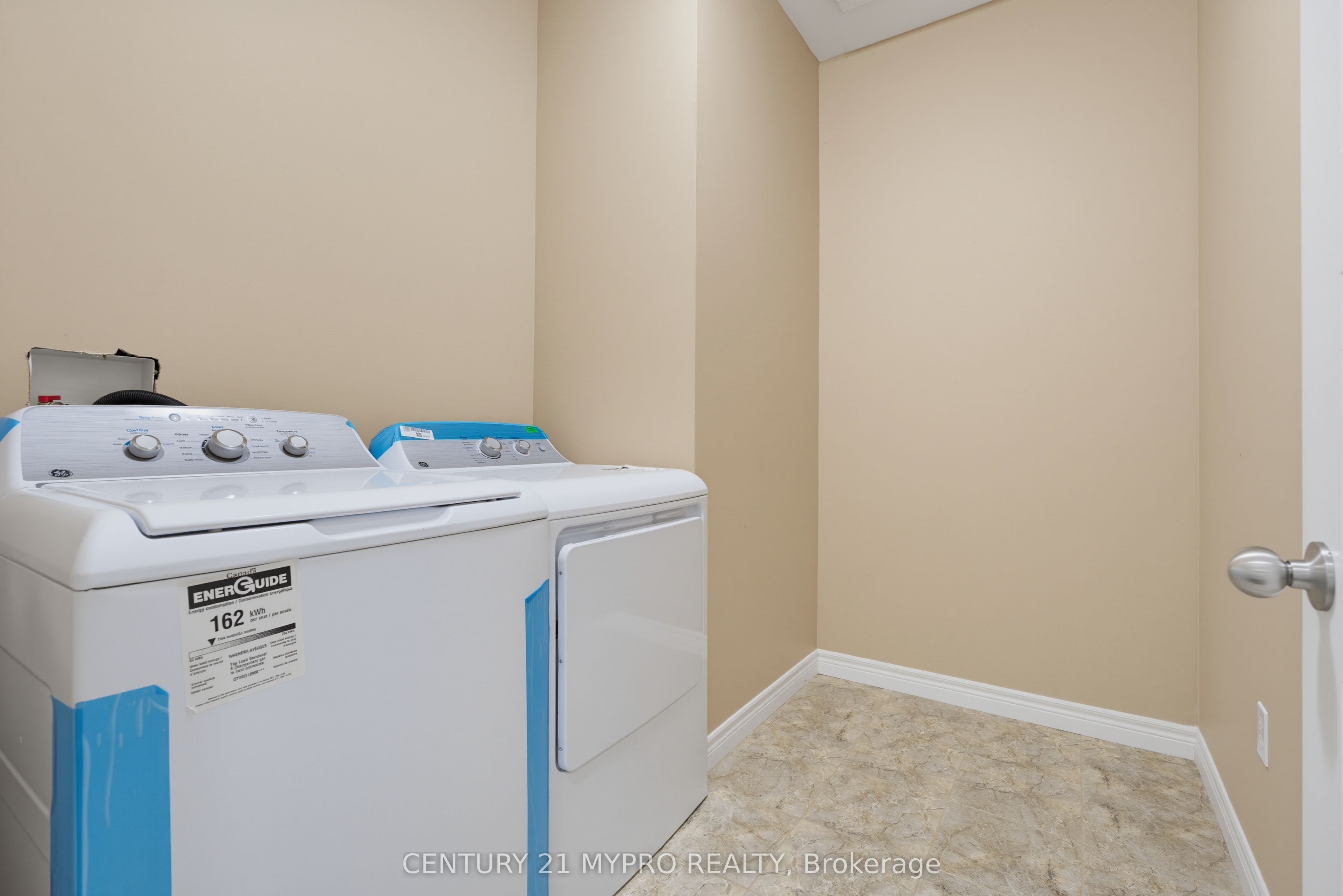 1005 Oakcrossing Gate Property Photo 25