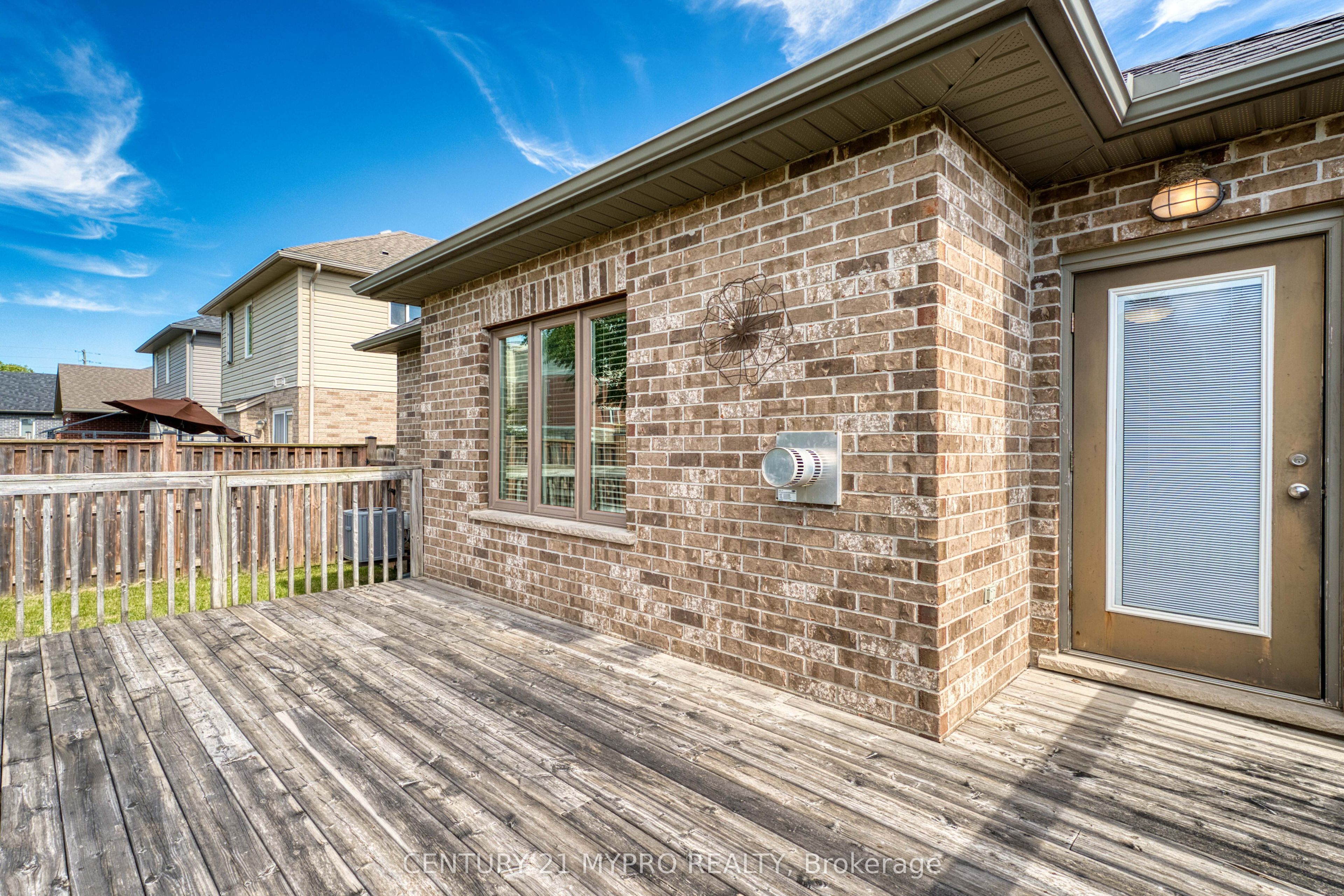 1005 Oakcrossing Gate Property Photo 32