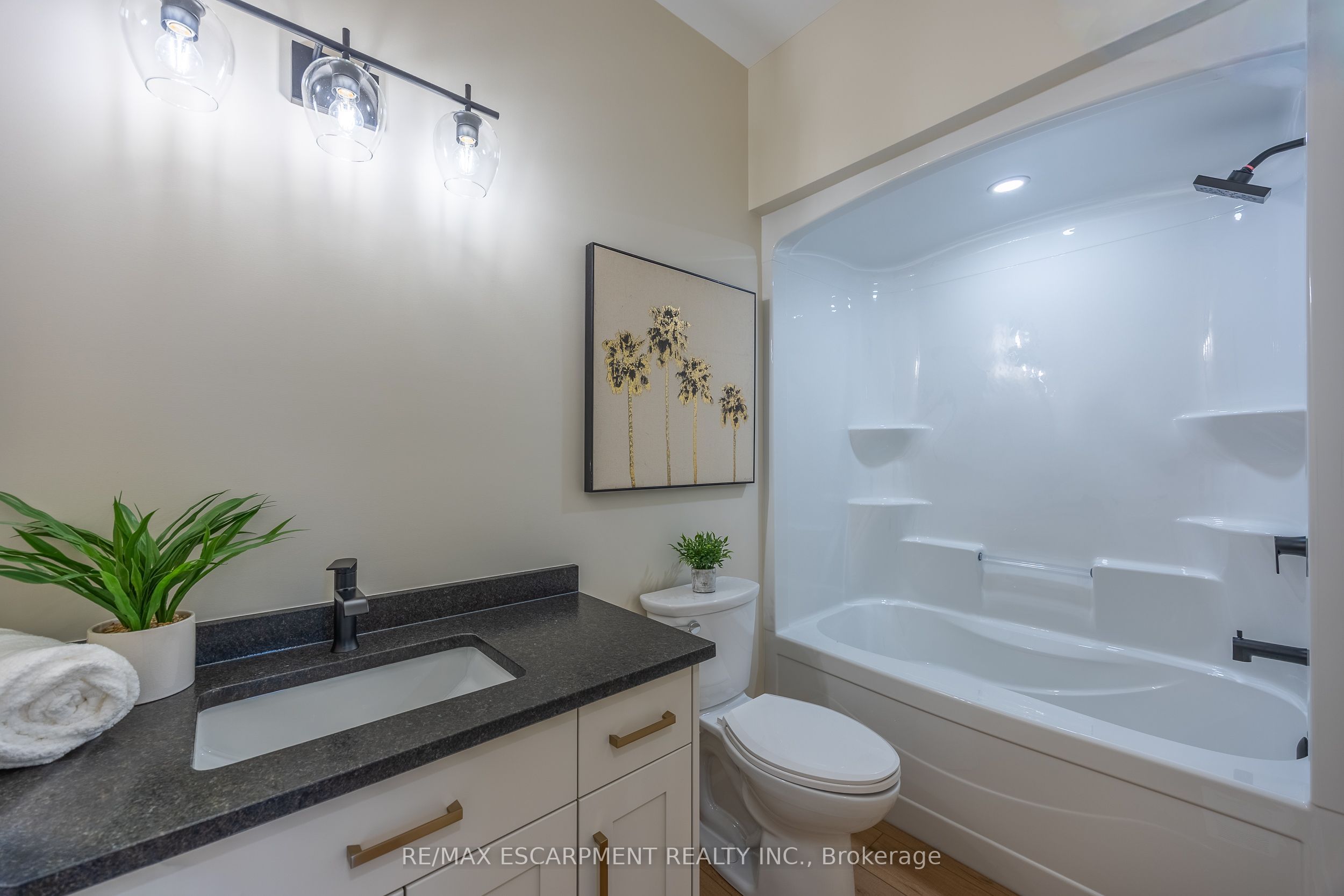 88 Craddock Boulevard Property Photo 6