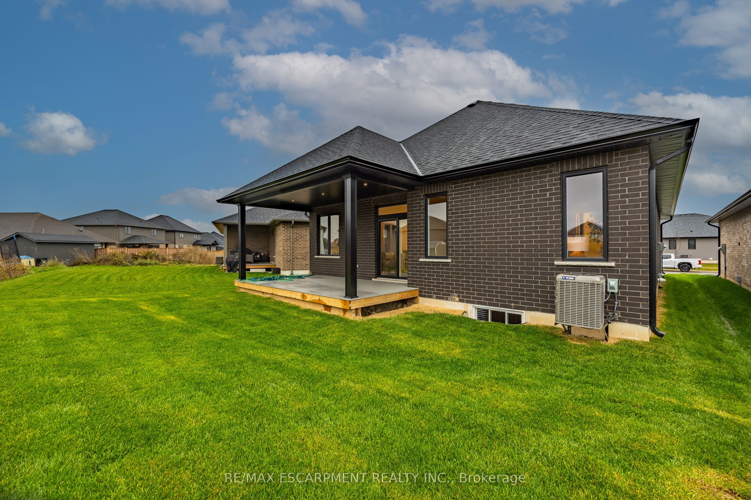 88 Craddock Boulevard Property Photo 27